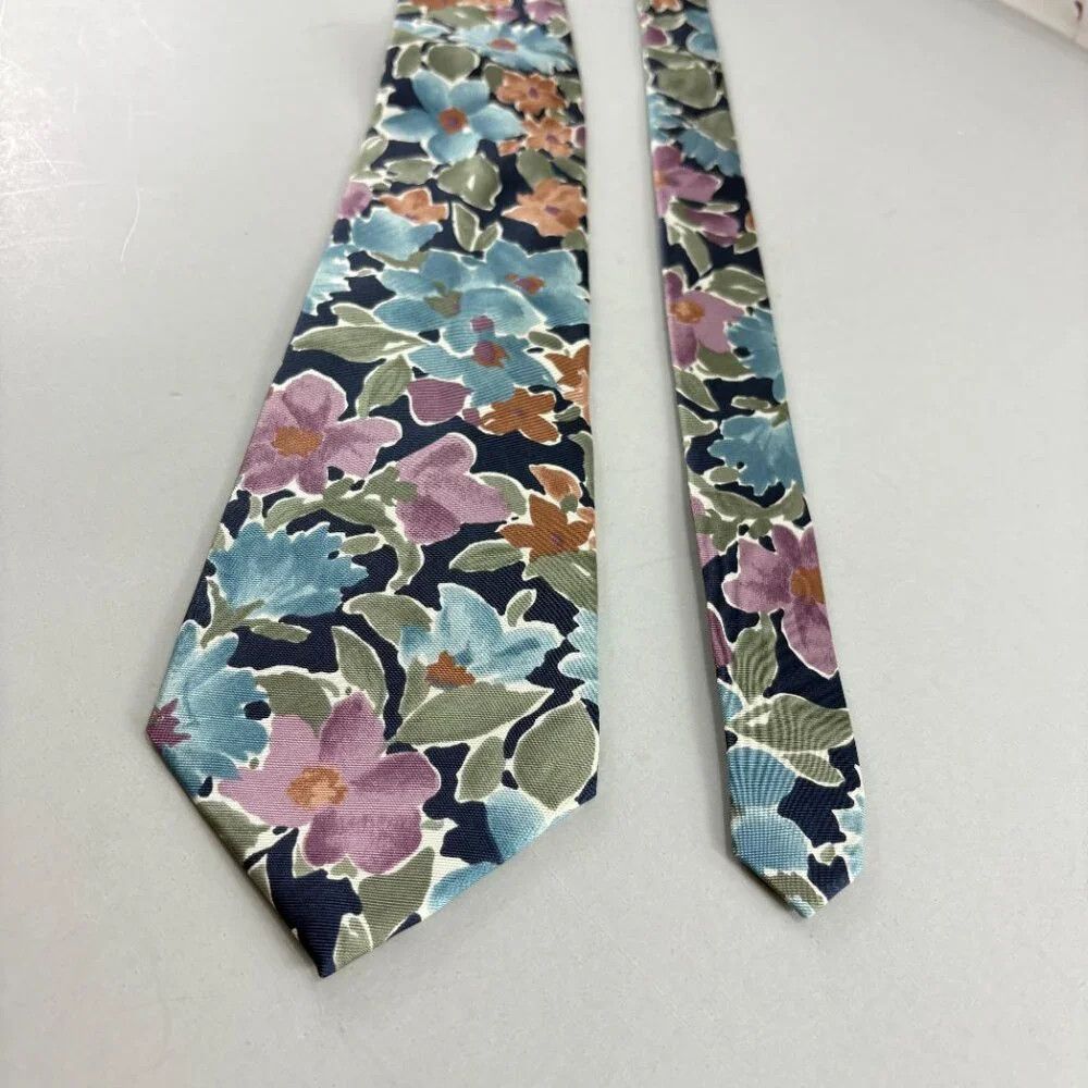 Van Heusen 417 Van Heusen Navy Blue / Multi Flowers Men's Tie Size ONE SIZE - 2 Thumbnail