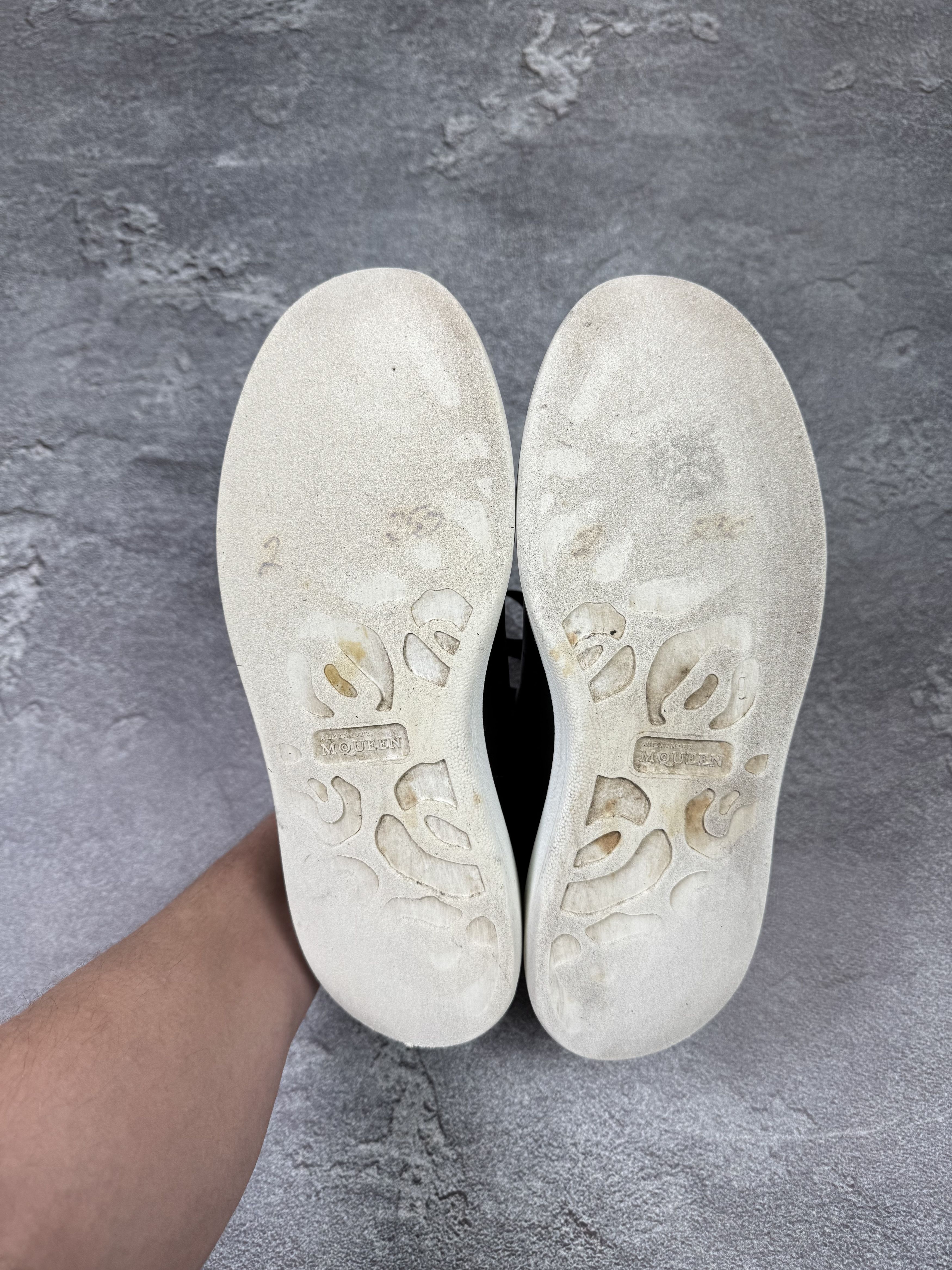 Alexander McQueen Alexander McQueen MCQ Leather Sneakers Size 39 Size US 6 / EU 39 - 6 Thumbnail