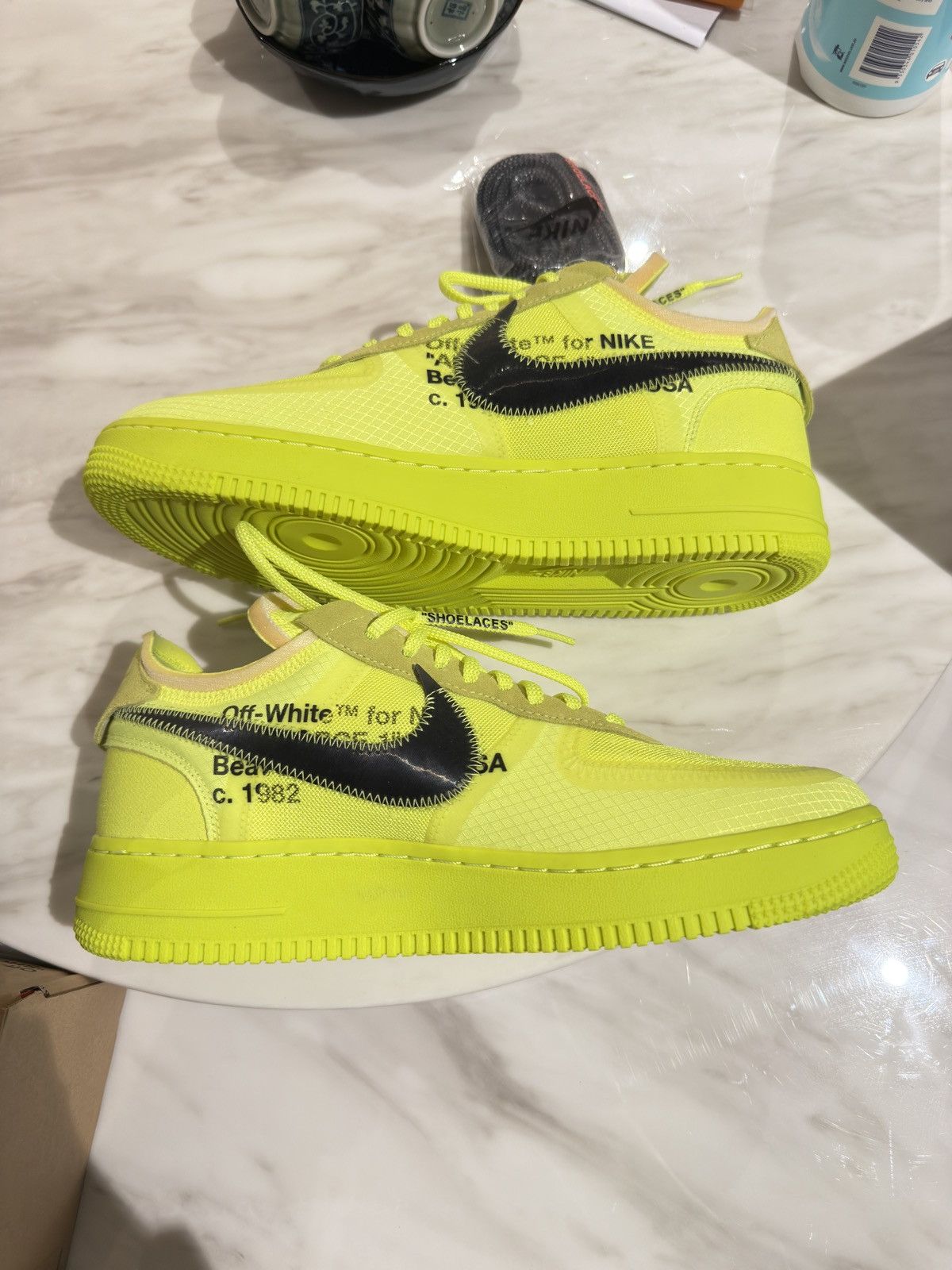 Nike × Off-White Air Force 1 Low Off-White Volt Size US 10 / EU 43 - 2 Thumbnail