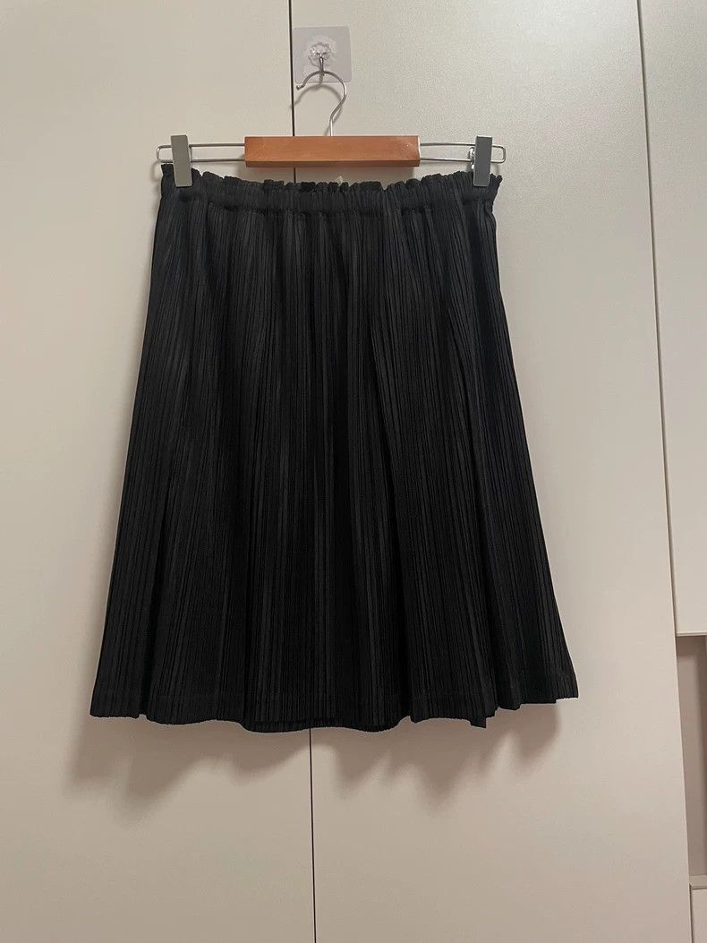 Issey Miyake Issey Miyake size:2 Black pleated skirt Size 31" - 1 Thumbnail