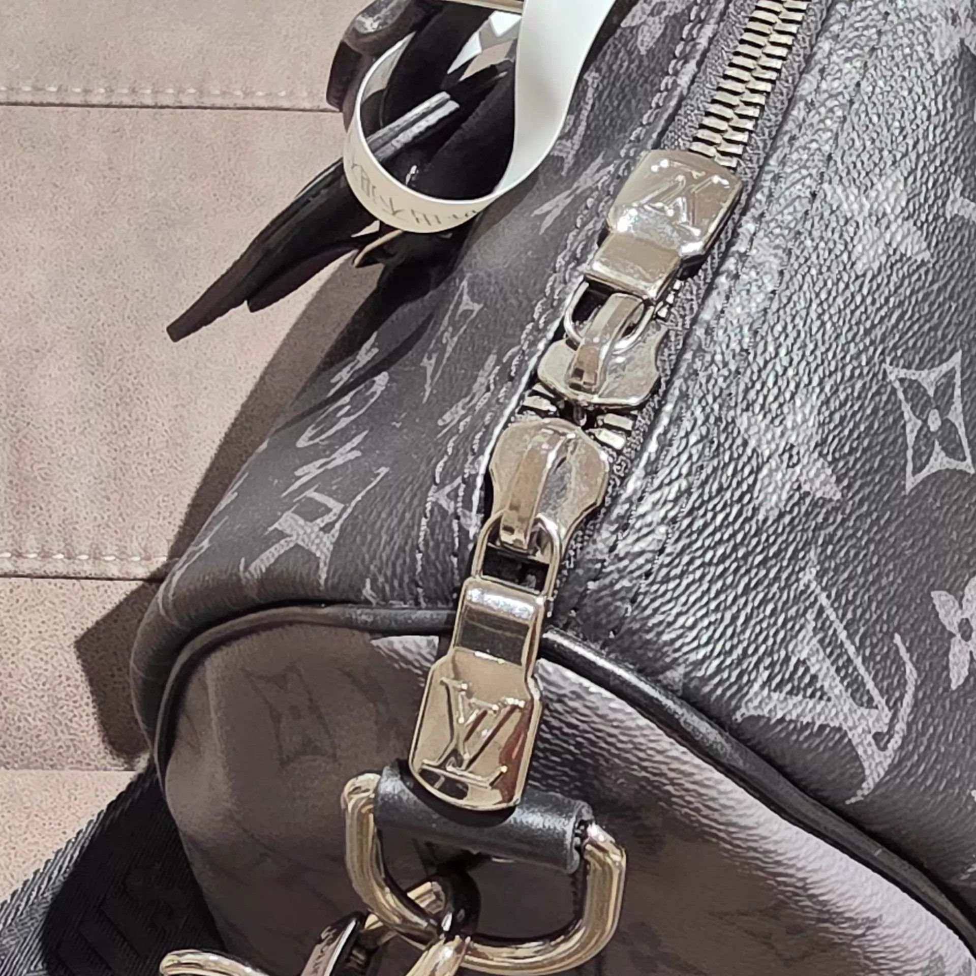 Louis Vuitton Louis Vuitton Men's Keepall 35 Black Travel Bag Size ONE SIZE - 7 Thumbnail