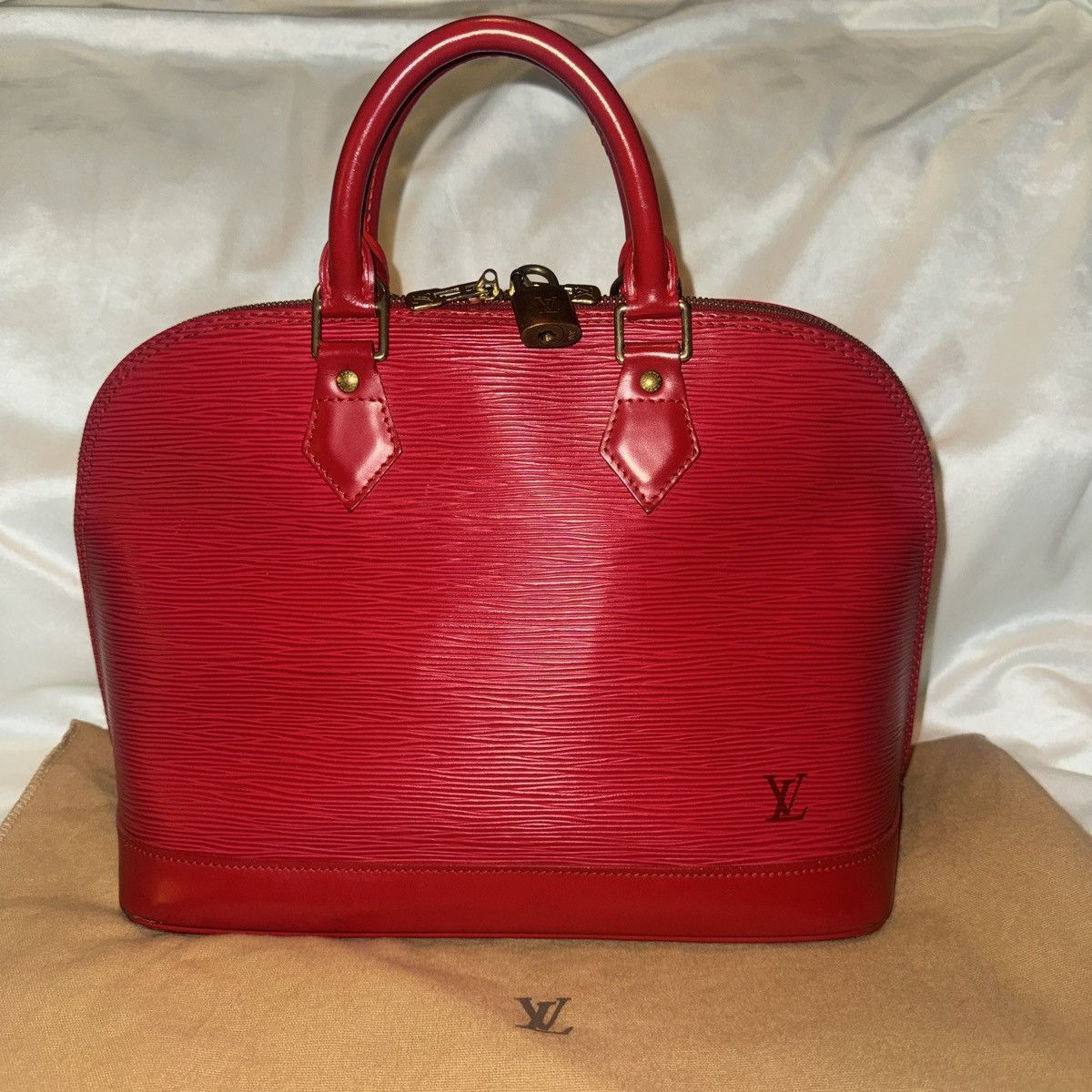 Louis Vuitton Louis Vuitton Alma Epi leather handbag Size ONE SIZE - 1 Thumbnail