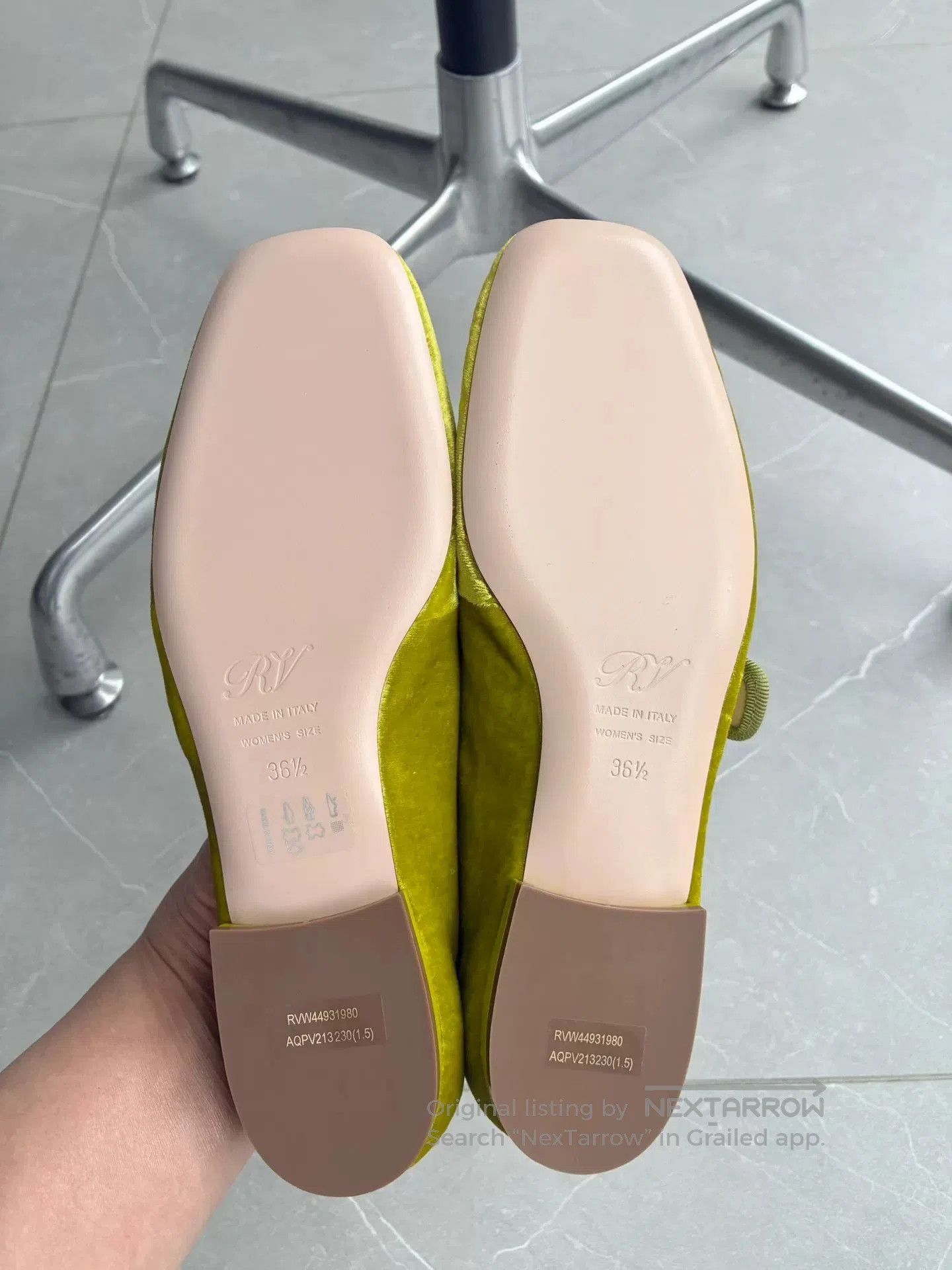 Roger Vivier Roger Vivier Velvet Mary Jane Shoes. Size US 5.5 / IT 35.5 - 6 Thumbnail