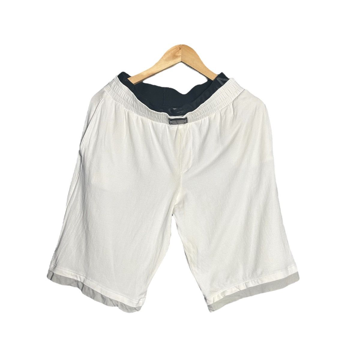 Dolce & Gabbana Dolce and Gabbana Big Logo Shorts Size US 26 / EU 42 - 1 Thumbnail