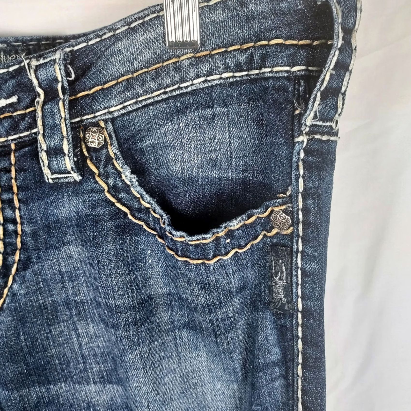 Silver Jeans Co. Silver Jeans Aiko Bootcut Jeans Women’s W29 L33 Mid Rise Distressed Denim Blue Jeans with Zip 5-Pocket Design Regular Fit Buttonless Size 29" - 7 Thumbnail