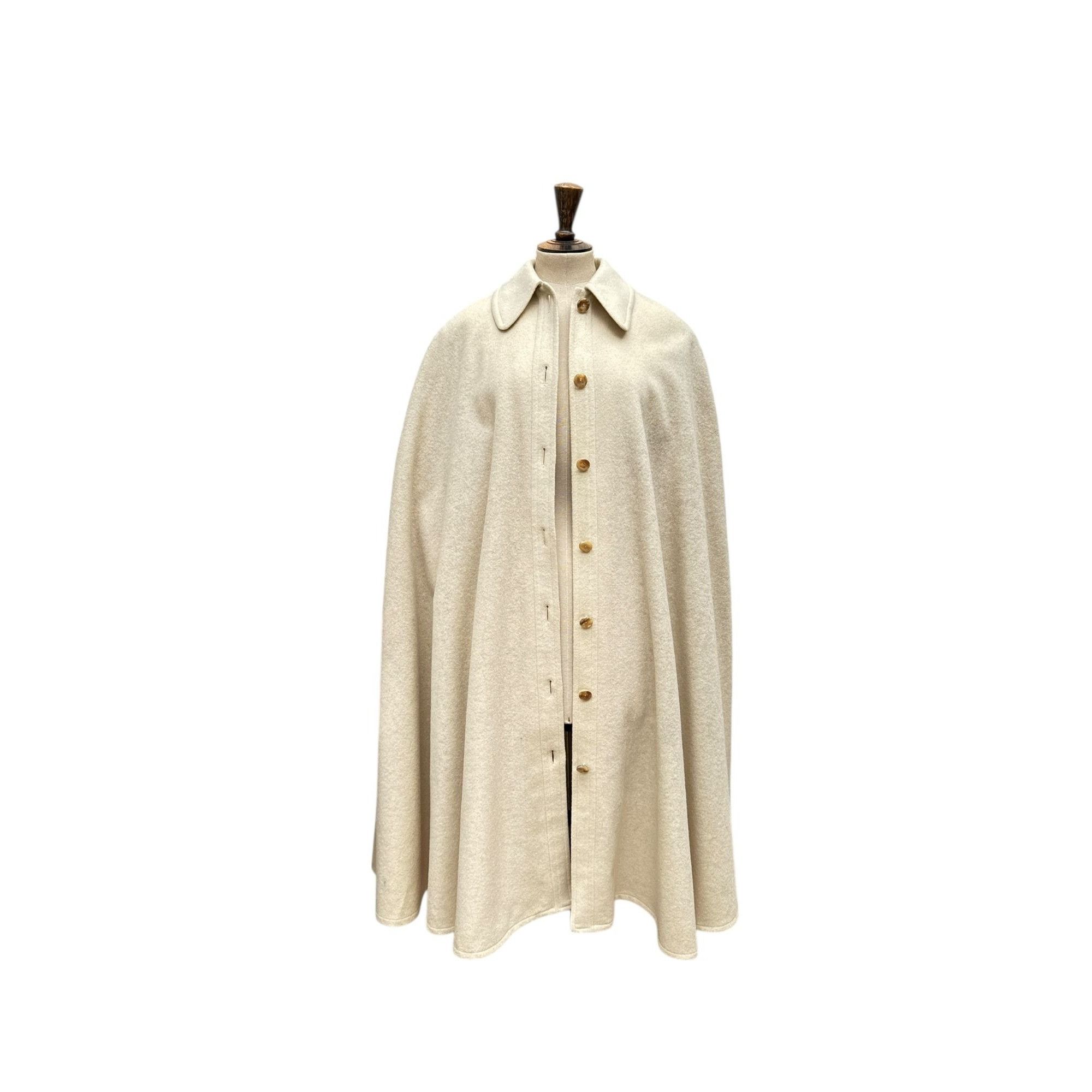 Yves Saint Laurent 1970s Ecru Wool Cape Size M / US 6-8 / IT 42-44 - 1 Thumbnail