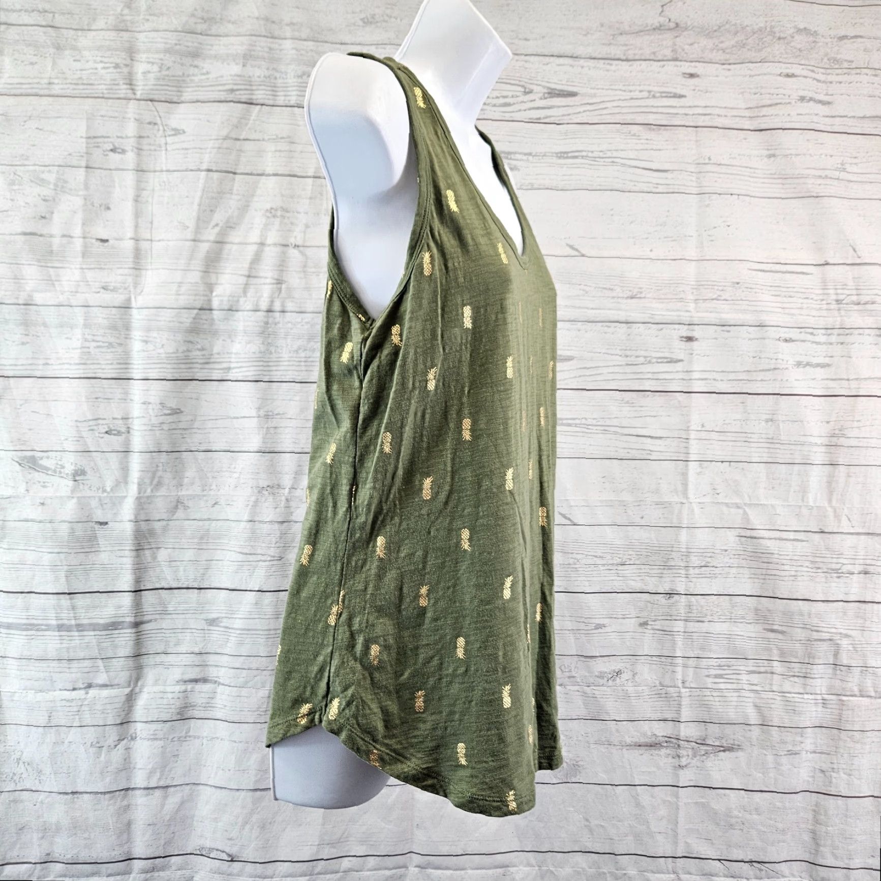 Old Navy Old Navy Womens Tank Top Sz Small Green Cotton Scoop Neck Pineapples Shirt Womens Short Sleeve Tank Top XS? Size S / US 4 / IT 40 - 3 Thumbnail
