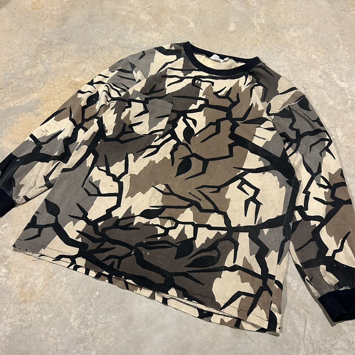 Vintage Crazy Vintage 90s Predator Camo Distressed Longsleeve Tee Size US XL / EU 56 / 4 - 2 Thumbnail