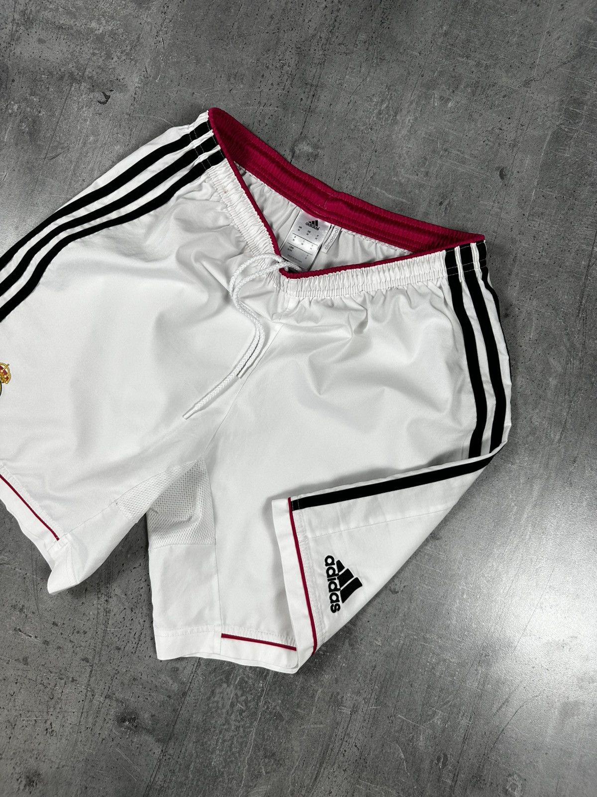 Vintage REAL MADRID 2014 2015 HOME FOOTBALL SOCCER SHORTS ADIDAS Size US 32 / EU 48 - 2 Thumbnail