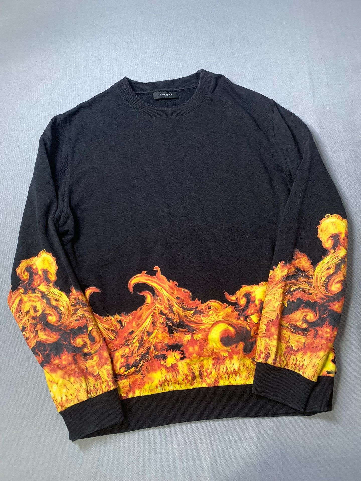 Givenchy Givenchy Flame Print Sweatshirt Size US XL / EU 56 / 4 - 1 Thumbnail