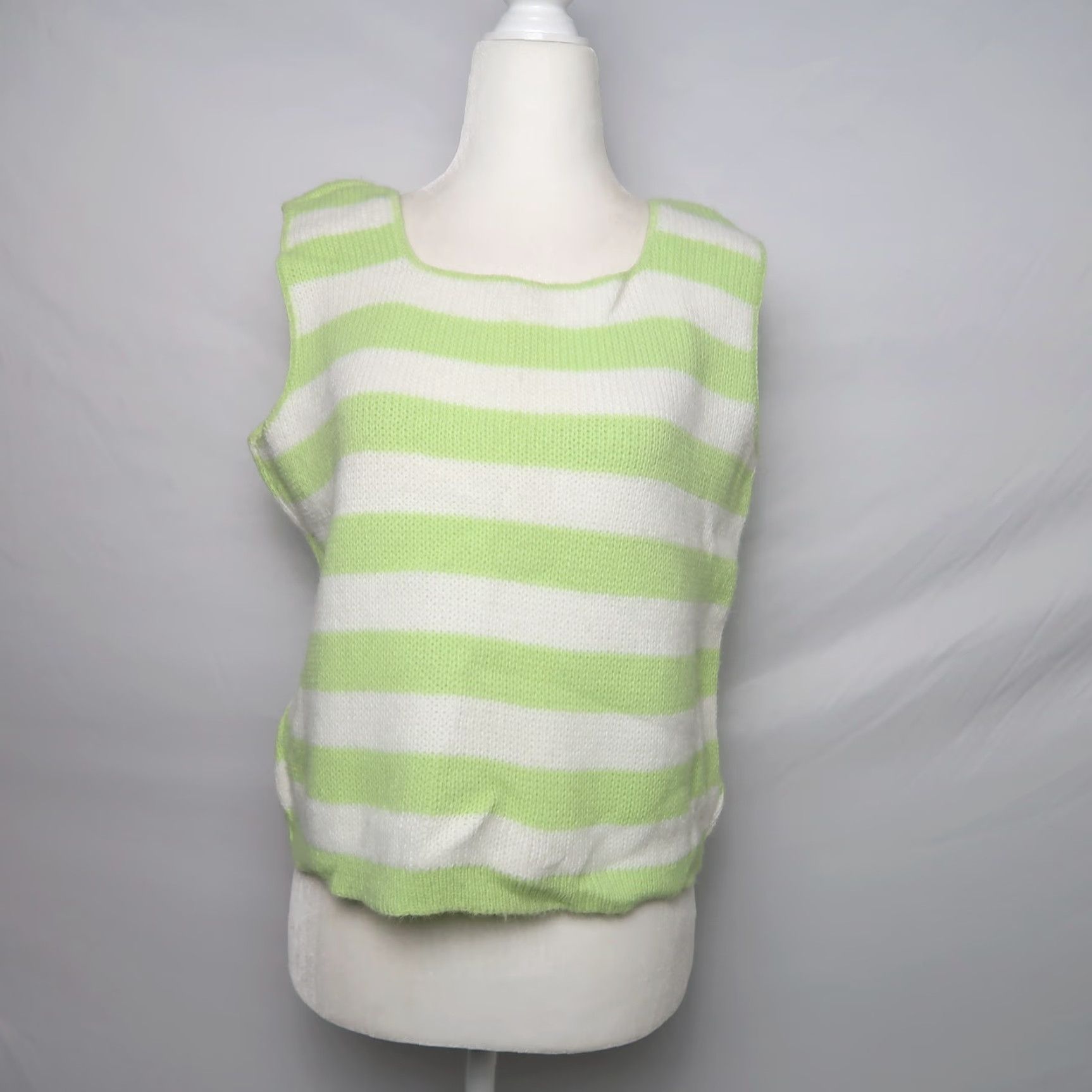 Vintage VINTAGE El Mar Knitwear 70s White and Pastel Green Striped Knit Sweater Vest Tank M Women’s Casual Square Neck Sleeveless Acrylic Orlon 1970s Size M / US 6-8 / IT 42-44 - 3 Thumbnail