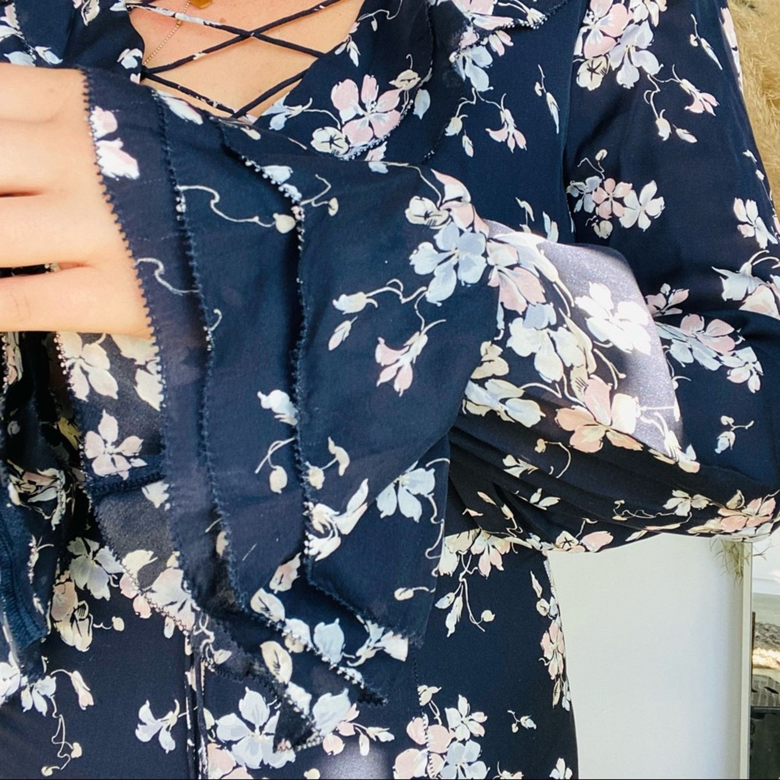Nordstrom NEW INTERMIX Revolve Navy White Ruffle Shorts Floral Romper Size 27" / US 4 / IT 40 - 3 Thumbnail