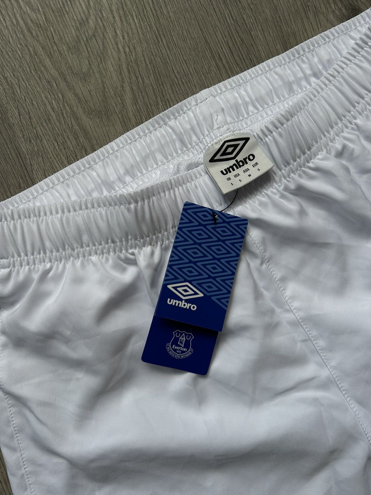 Umbro × Vintage Shorts Umbro x Everton 🔘 Soccer Shorts 🔘 Streetwear 🔘 Size US 30 / EU 46 - 4 Thumbnail