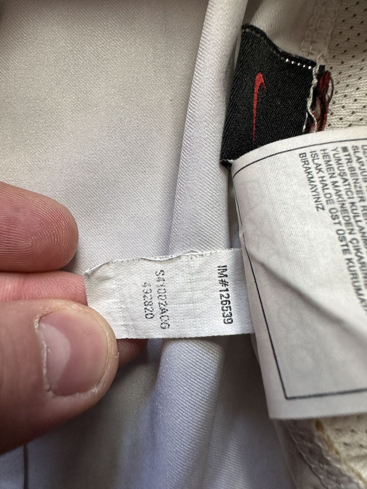 Nike × Vintage Vintage Nike Portugal soccer jersey Figo size Xs white Size US XS / EU 42 / 0 - 8 Thumbnail