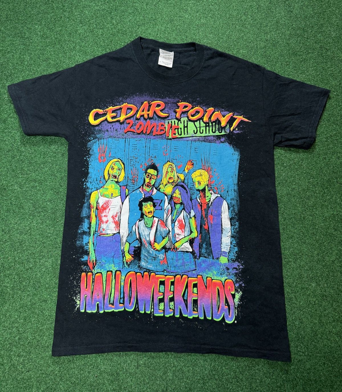 Gildan Cedar Point Halloweekend Halloween Zombie School T Shirt Size US S / EU 44-46 / 1 - 1 Thumbnail