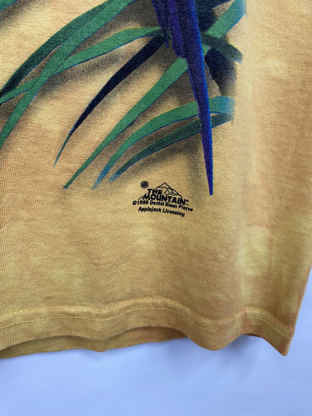 The Mountain 🦜 Vintage 1999 Parrot family T-Shirt Hanes Retro Rare Y2K Size US M / EU 48-50 / 2 - 6 Thumbnail
