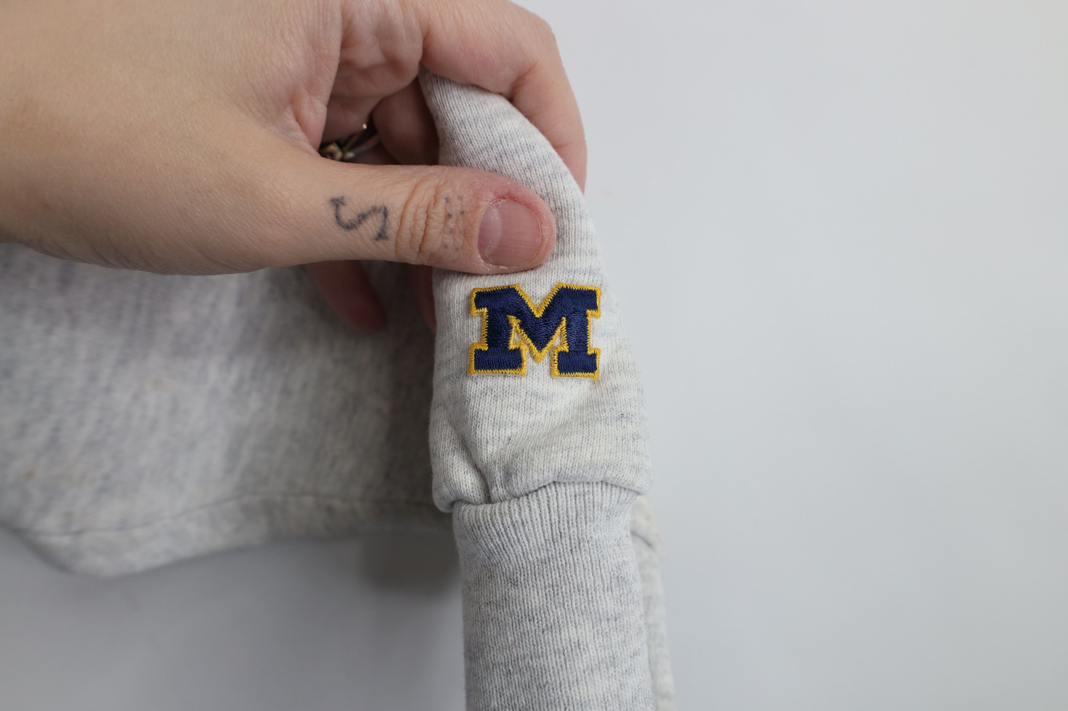 Vintage Vintage 90s Spell Out University of Michigan Sweatshirt USA Size L / US 10 / IT 46 - 8 Thumbnail