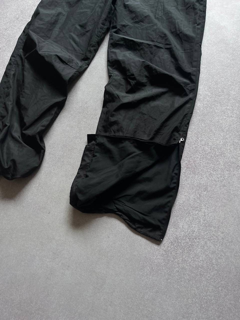 Nike × Vintage Vintage Nike Swoosh Nylon Baggy Trackpants Y2K S Size US 31 - 9 Thumbnail