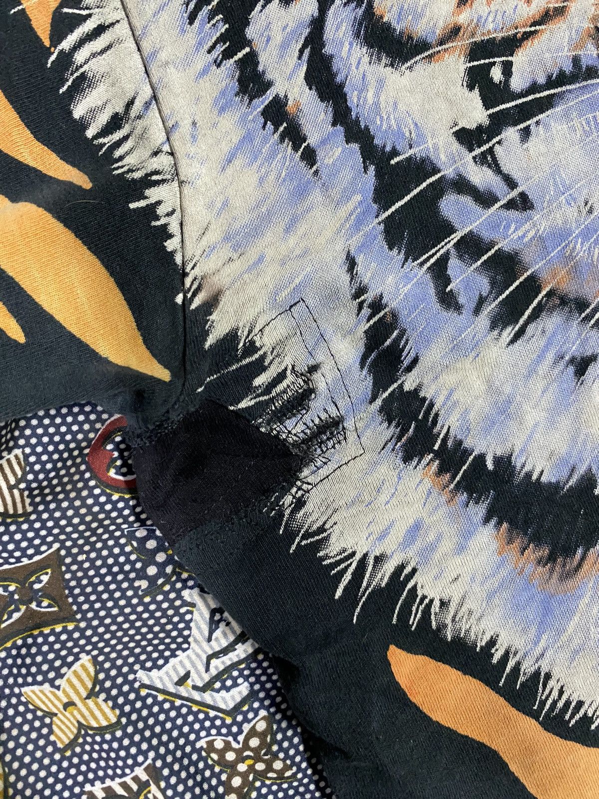 Liquid Blue Vintage 1995 Liquid Blue Tiger T-Shirt Adult XLarge Size US XL / EU 56 / 4 - 9 Thumbnail