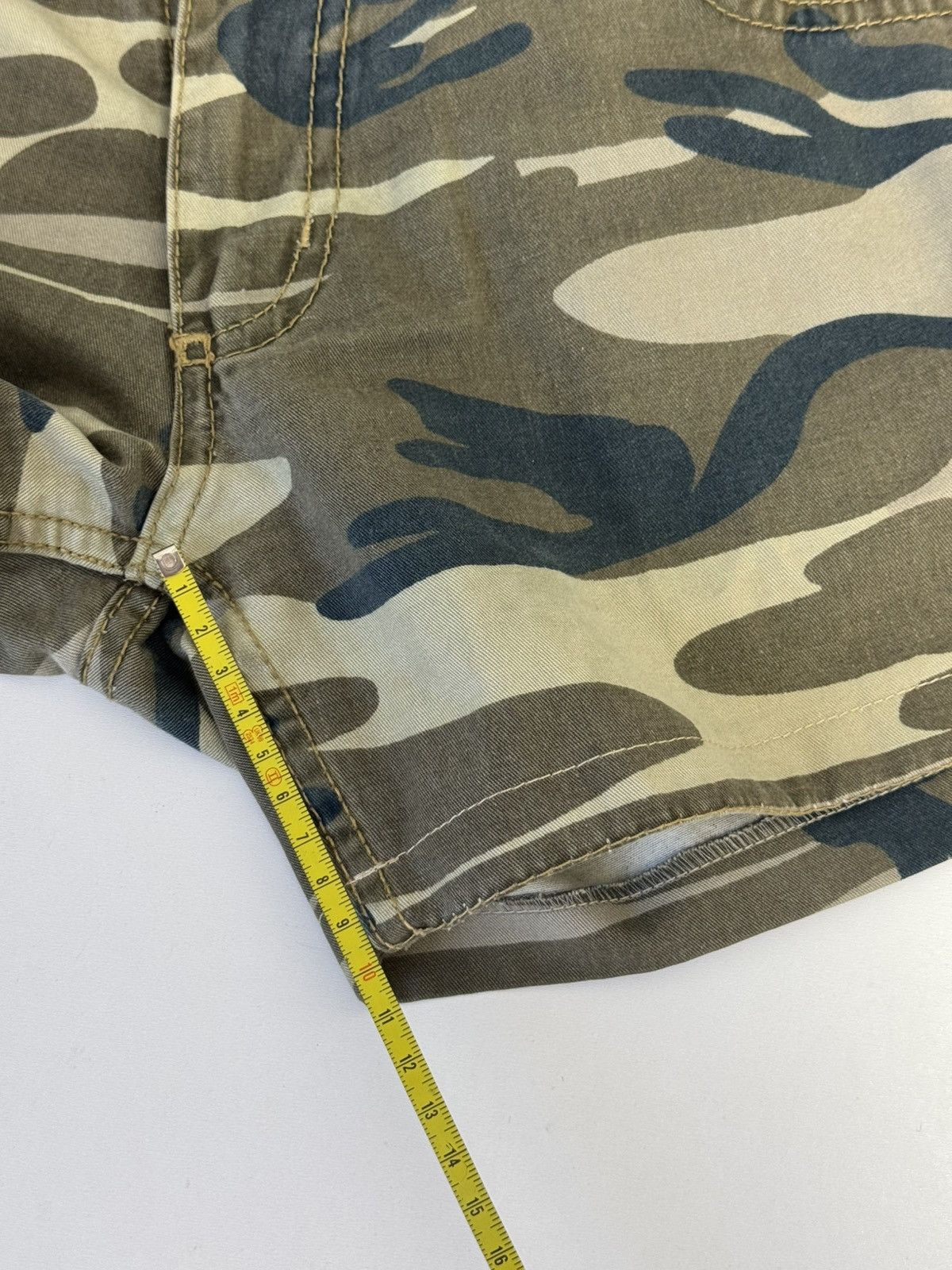 Dolce & Gabbana Dolce & Gabbana Vintage Women’s Shorts Camo style 90’s Size 29" - 16 Thumbnail