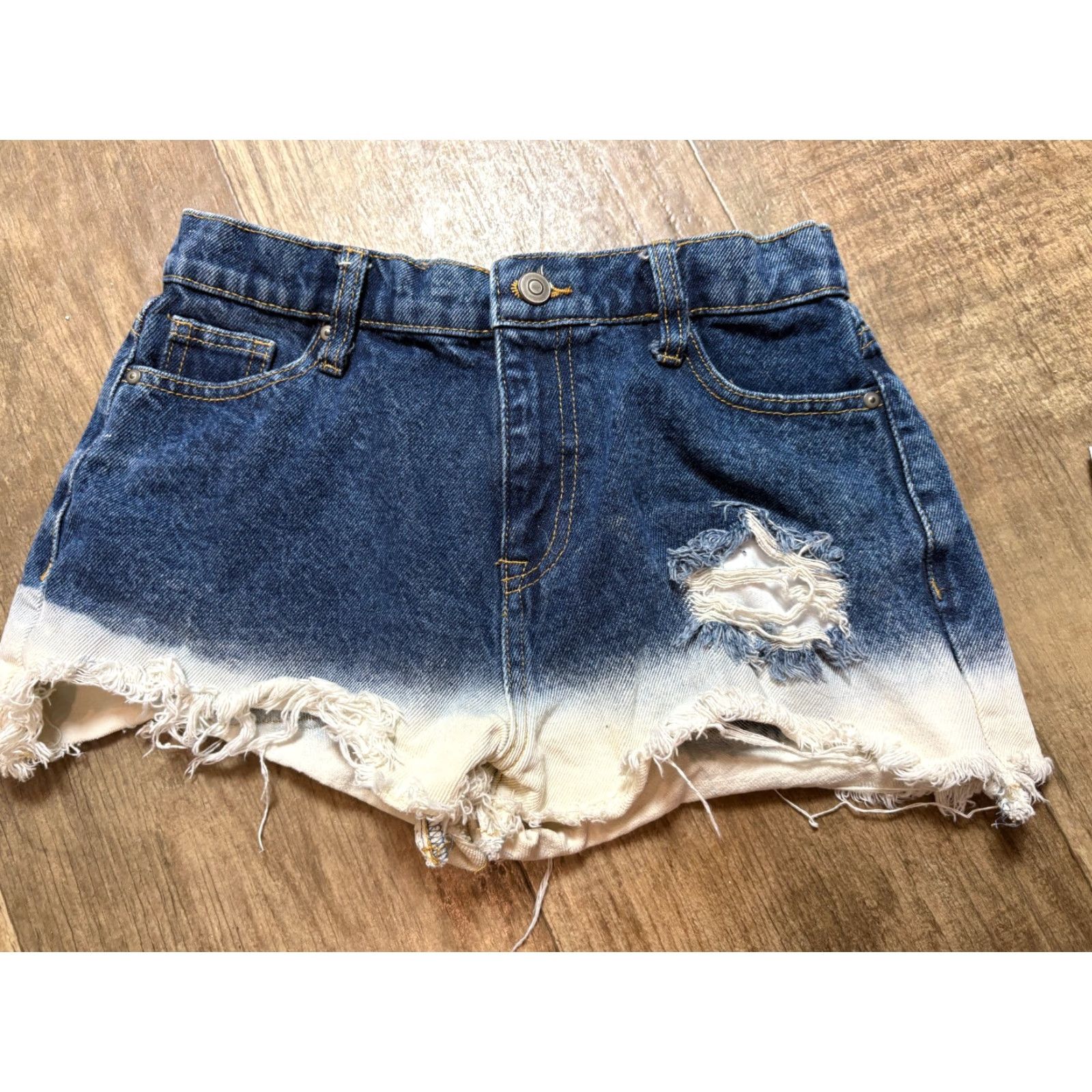 Vintage No Boundaries Denim Shorts Cut Off Womens Size 5 Bleached Bottom High Rise Blue Denim Short Hippie Casual Beach Walking Summer 90s? Size 27" / US 4 / IT 40 - 2 Thumbnail