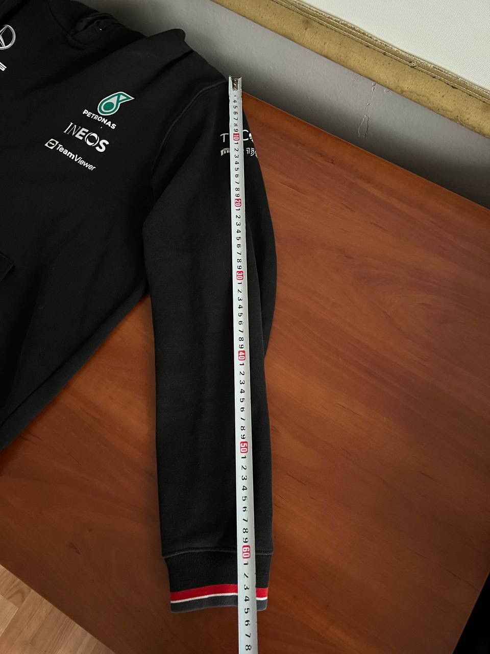 Formula 1 2022 MERCEDES BENZ AMG PETRONAS FORMULA ONE TEAM HOODIE L Size US L / EU 52-54 / 3 - 17 Thumbnail
