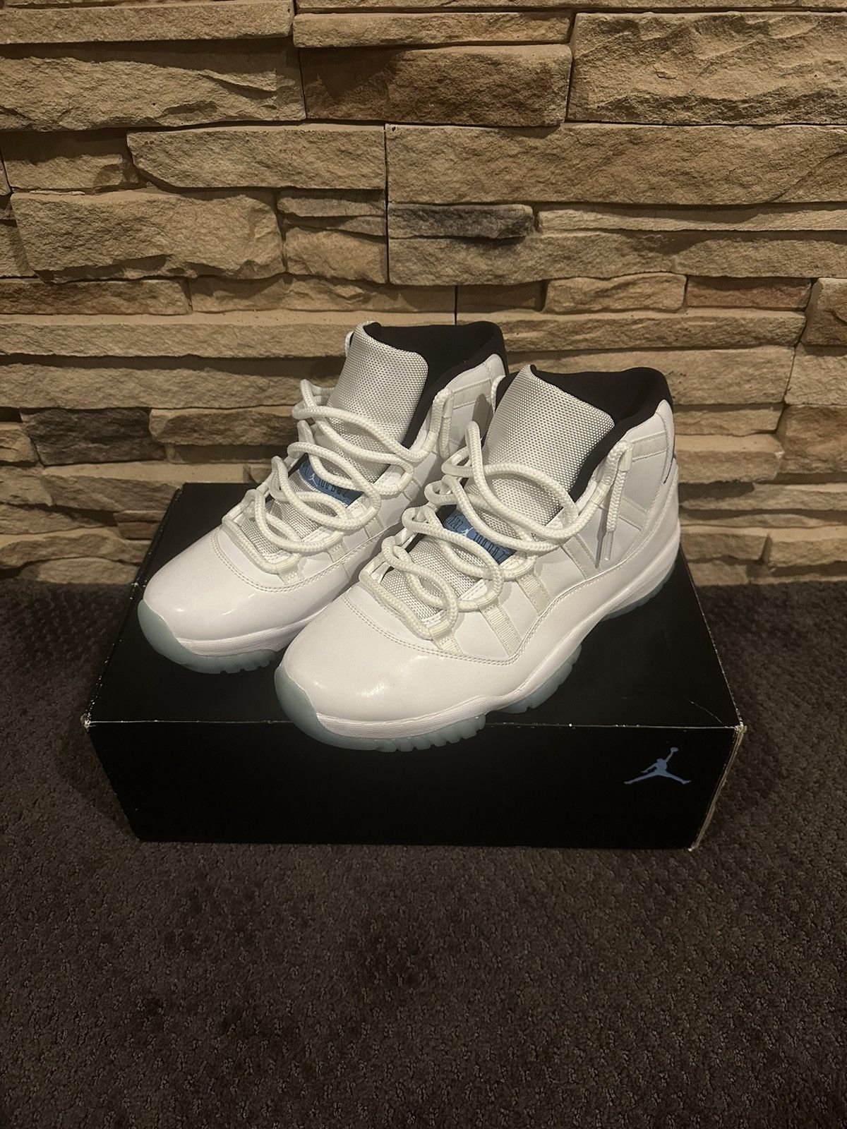 Jordan Brand Air Jordan 11 Retro “Legend Blue” Size US 10 / EU 43 - 1 Thumbnail