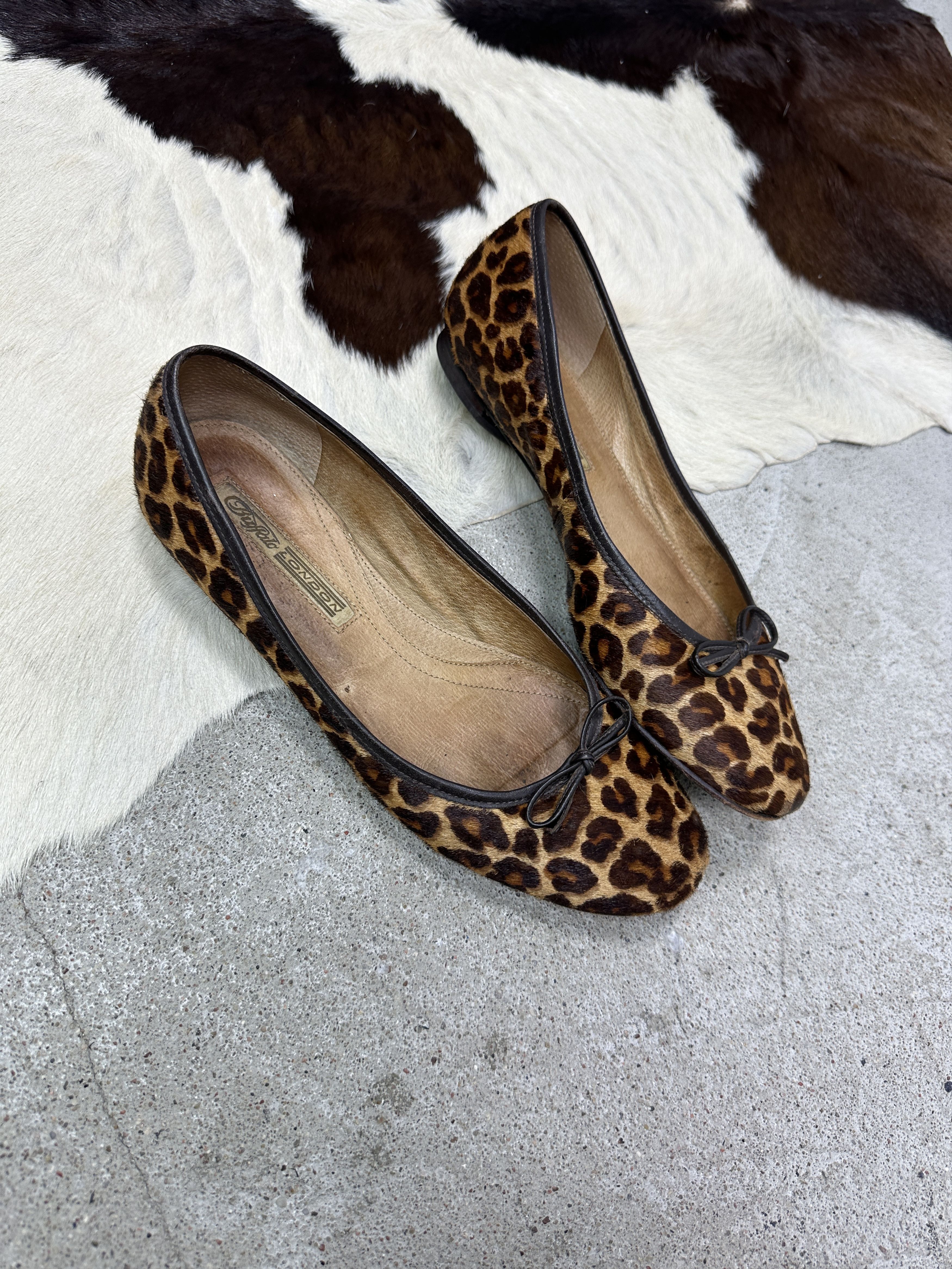 Buffalo London Vintage Leather Cheetah Bows Buffalo Flats Y2K Size US 9 / IT 39 - 1 Thumbnail