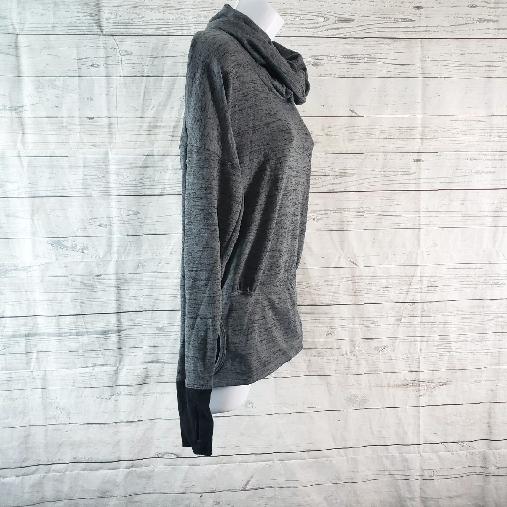 Athleta Athleta Womens Cowl Neck Pullover XS Gray Long Sleeve SweatshirtPullover Regular Womens XS Gray Athleta Cowl Neck Pullover Long Sleeve Sweatshirt Size XS / US 0-2 / IT 36-38 - 3 Thumbnail