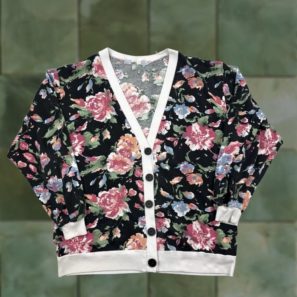 Vintage VINTAGE Floral Cardigan Womens L Button-Up V-Neck 80s 90s Nature Black Cotton Blend Floral Pattern Shirts Womens B 80s 90s Size L / US 10 / IT 46 - 1 Thumbnail