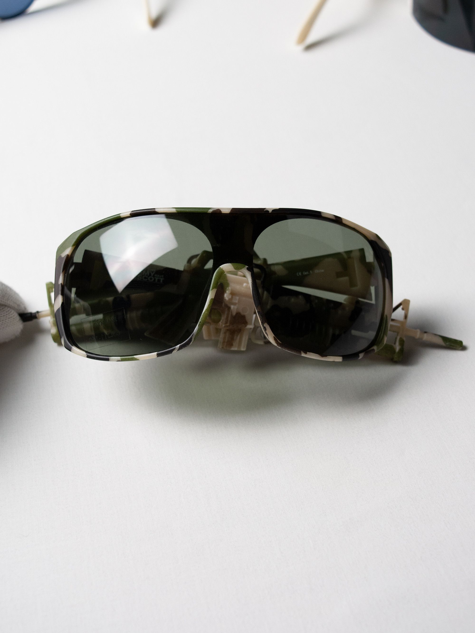 Jeremy Scott × Linda Farrow Linda Farrow X Jeremy Scott - S/S 2013 - army sunglasses Size ONE SIZE - 7 Thumbnail