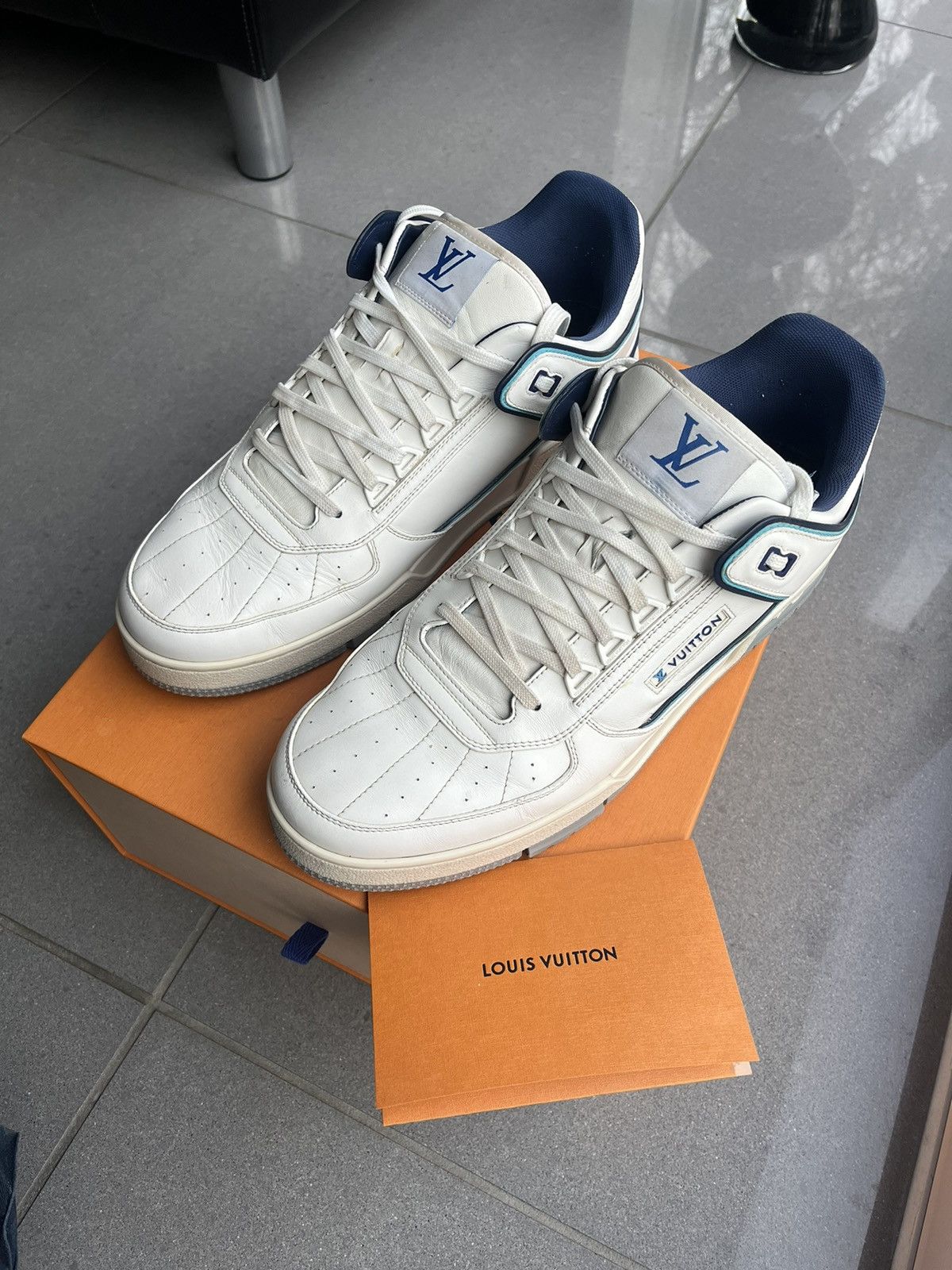 Louis Vuitton × Virgil Abloh Louis Vuitton Virgil abloh sneakers rare colour way Size US 9.5 / EU 42-43 - 6 Thumbnail