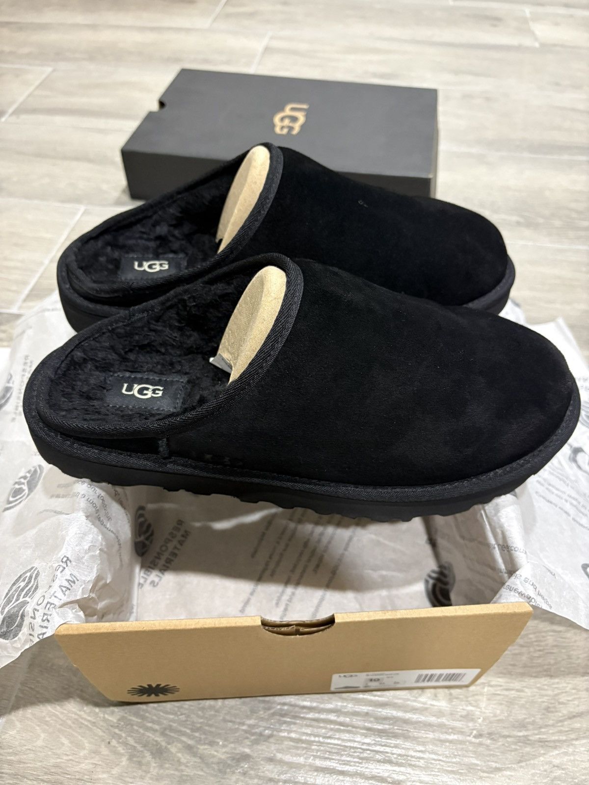 Ugg Ugg M Classic Slip-On Size US 10 / EU 43 - 2 Thumbnail