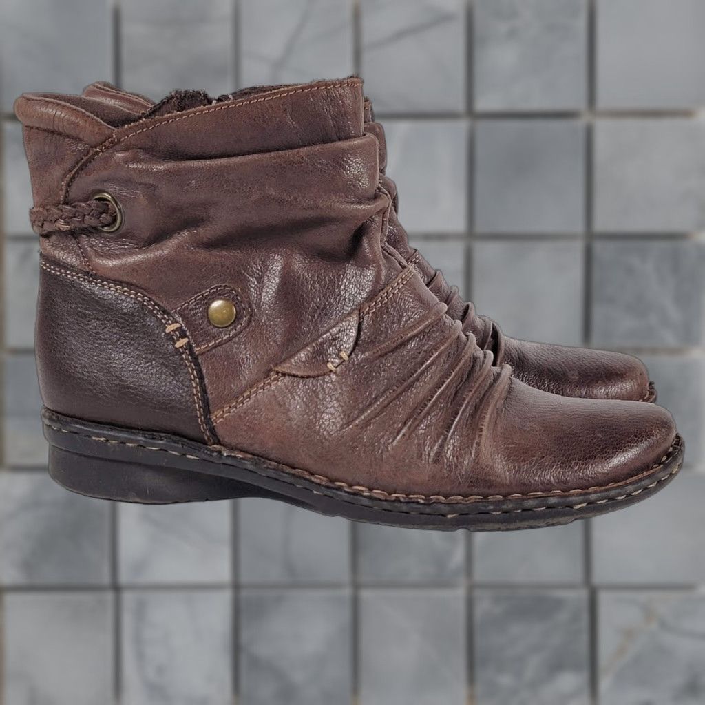 Vintage Bass Women's Size 9 M Brown Pleated Leather Ankle Booties Boots Size US 9 / IT 39 - 1 Thumbnail