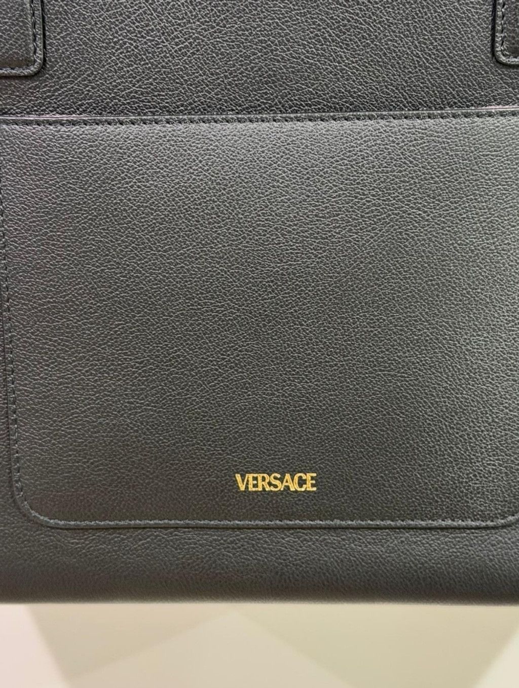 Versace Versace Medusa Large Tote Bag Black Leather Gold Hardware To Size ONE SIZE - 9 Thumbnail