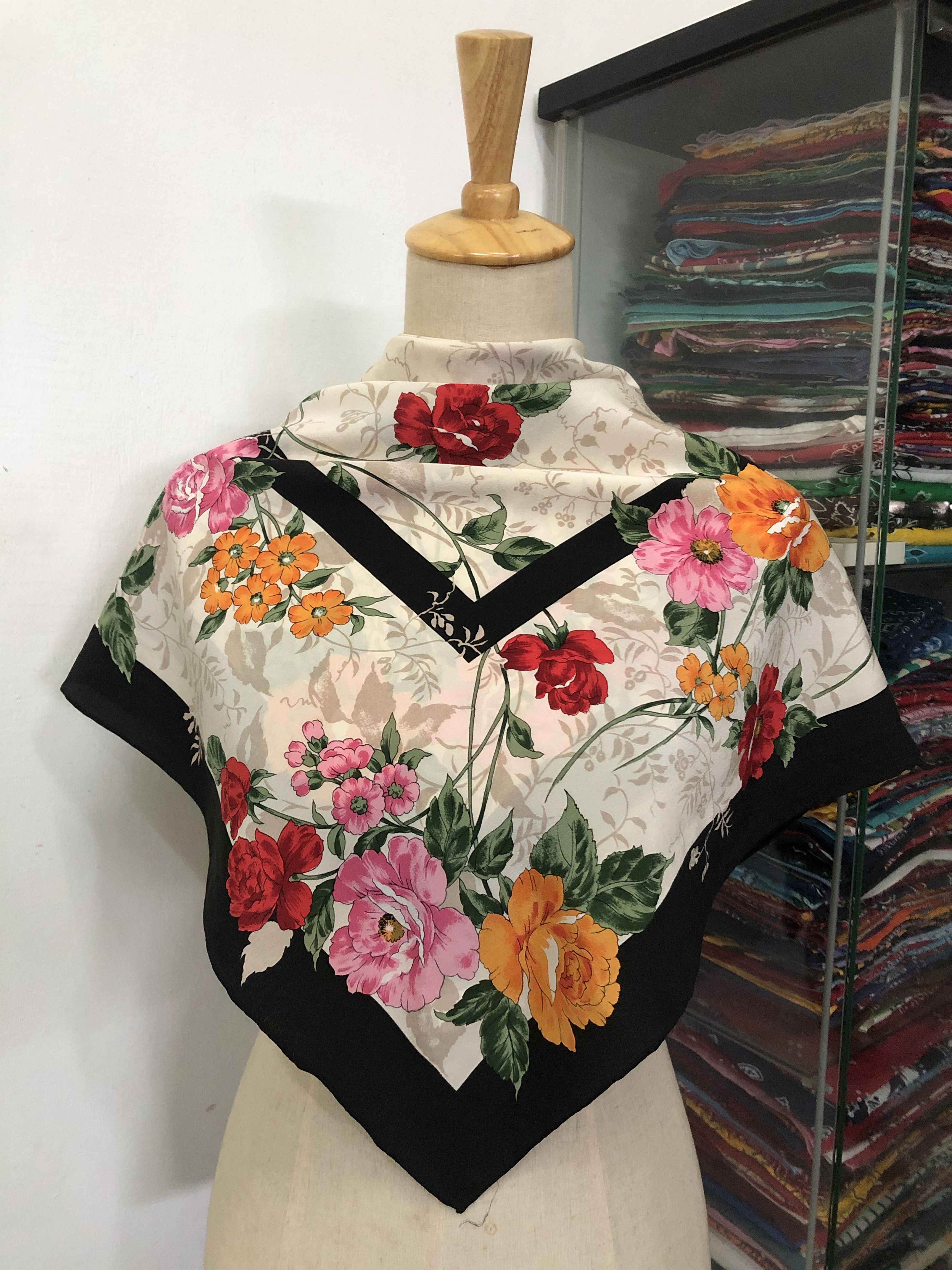 Vintage Vintage Silk Scarf Size ONE SIZE - 1 Thumbnail