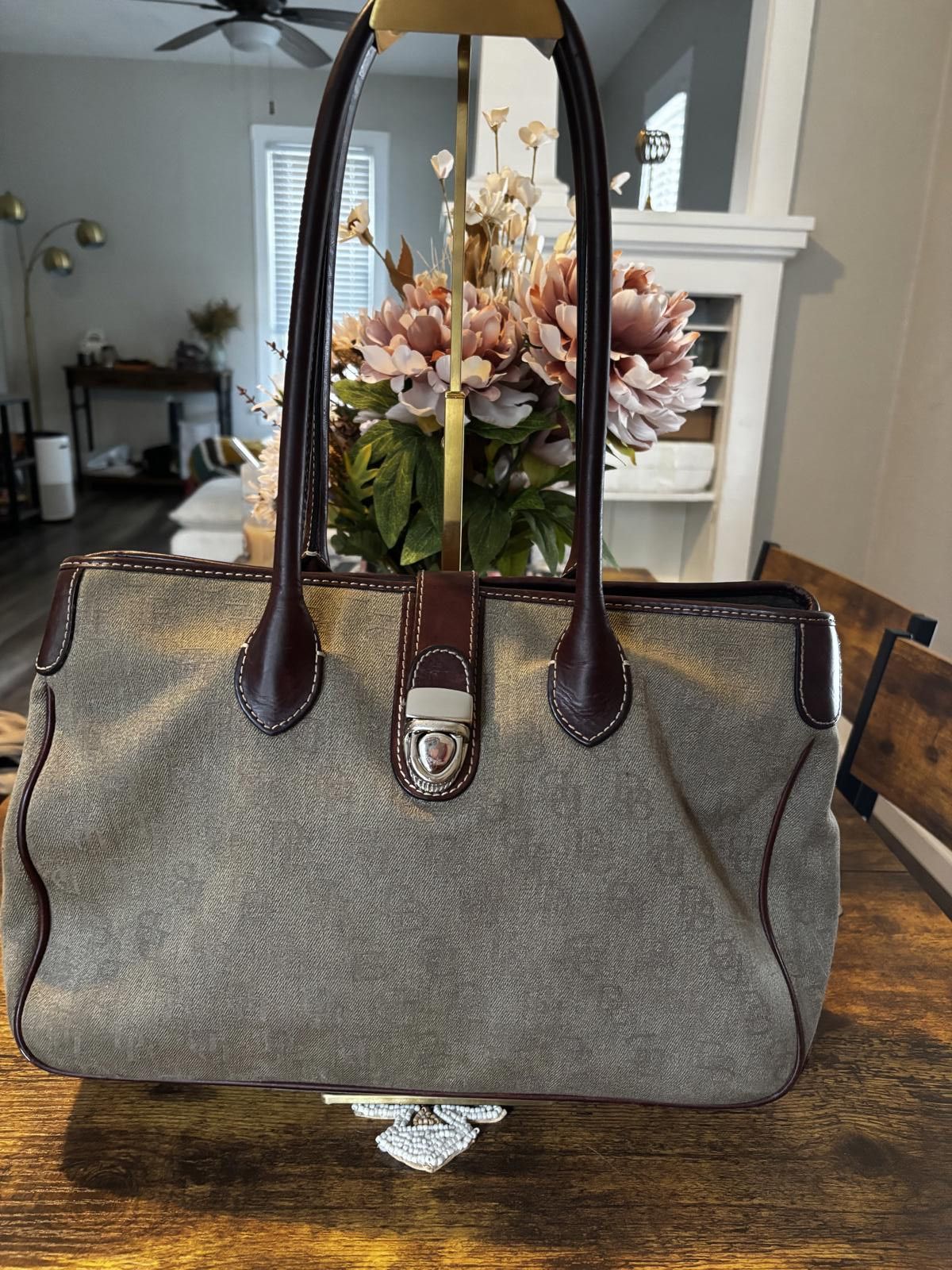 Dooney & Bourke Dooney & Bourke Khaki & Burgundy XL Tote Bag Size ONE SIZE - 1 Thumbnail