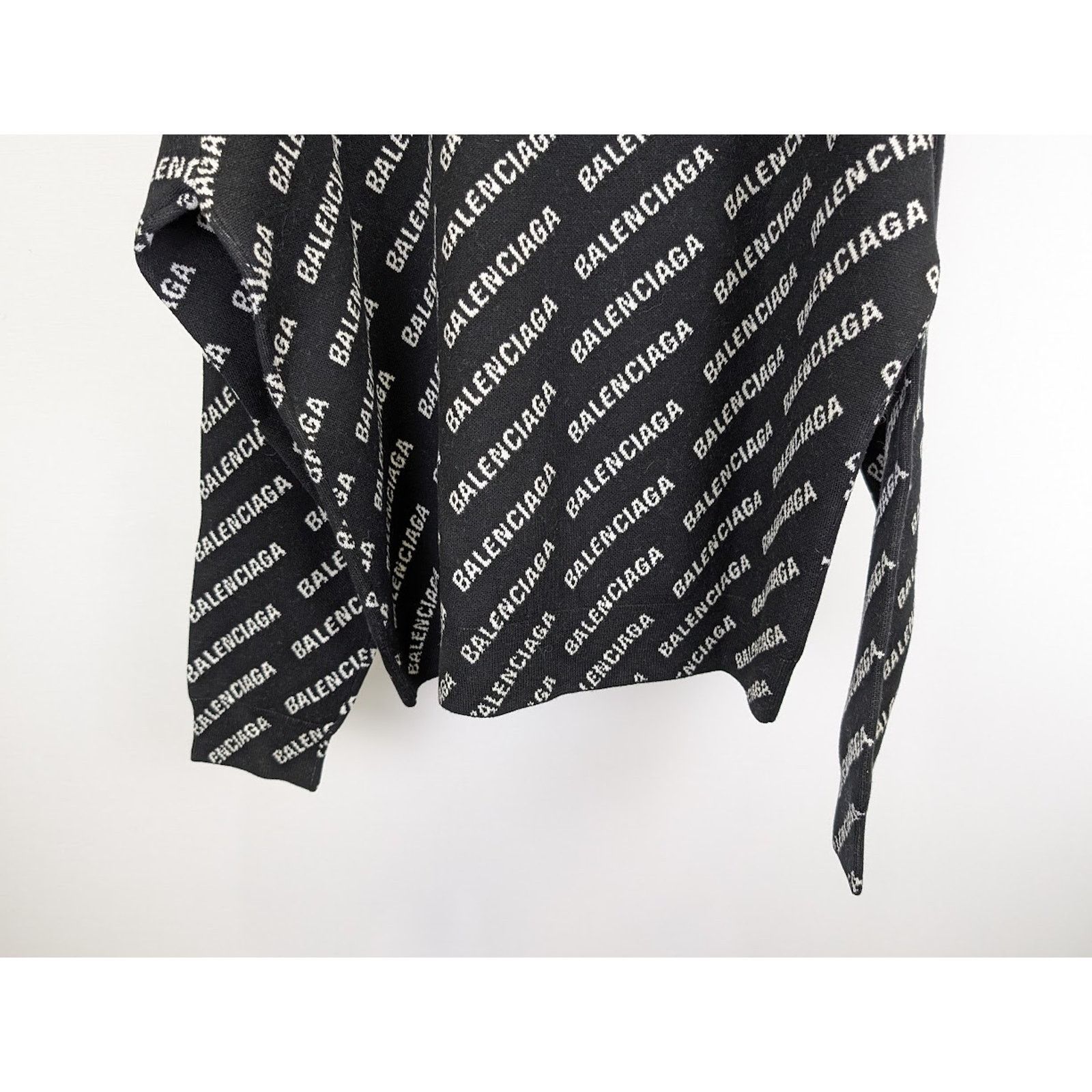 Balenciaga o1rshd1 All Over Logo Sweater in Black Size US M / EU 48-50 / 2 - 13 Thumbnail