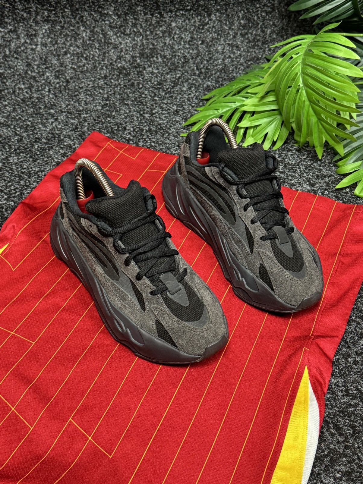 Adidas Adidas Yeezy Boost 700 V2 Vanta FU6684 Size 39 Size US 6 / IT 36 - 6 Thumbnail