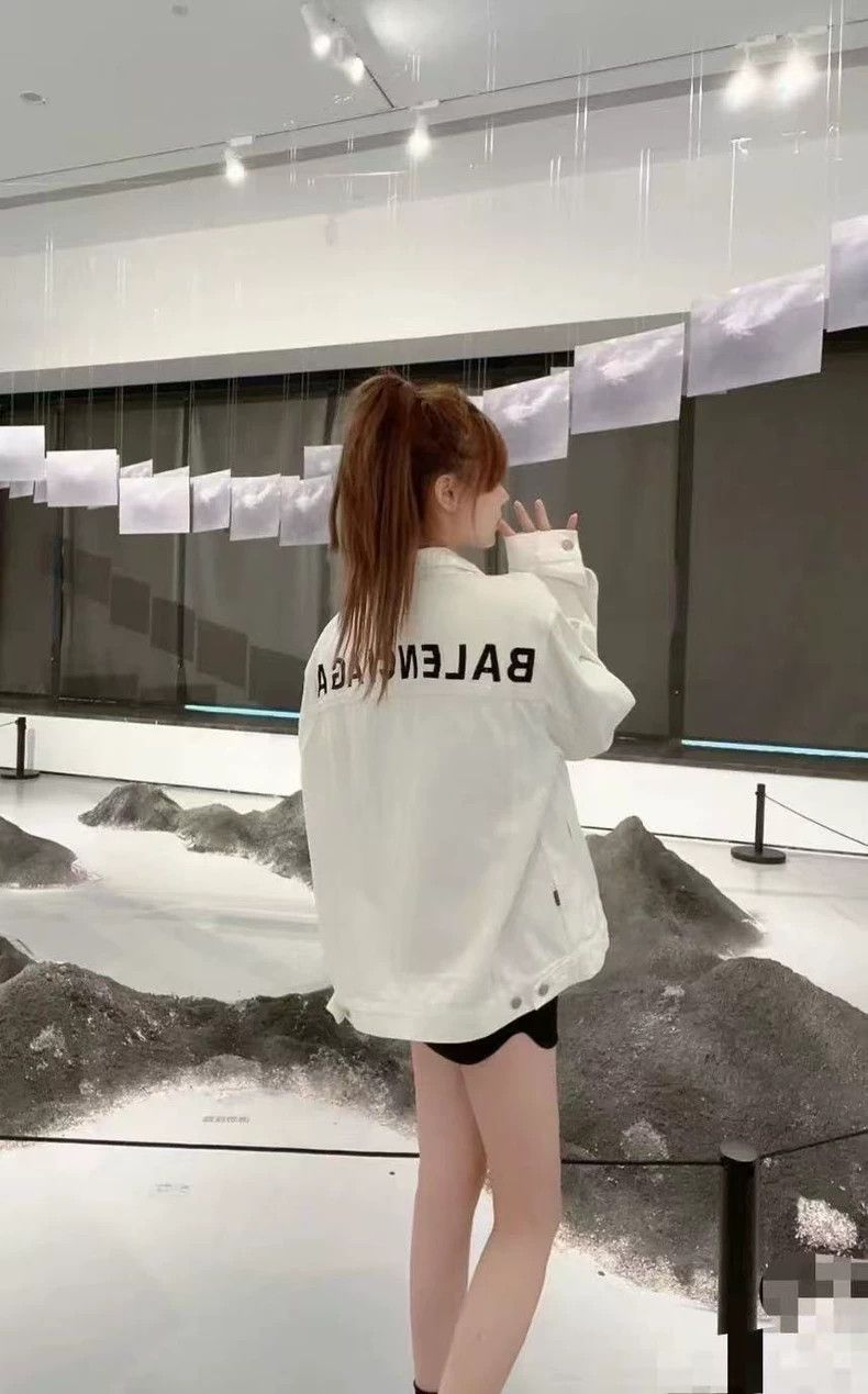 Balenciaga Balenciaga size 36 Back logo denim jacket 2502-Nextarrow Size US S / EU 44-46 / 1 - 8 Thumbnail