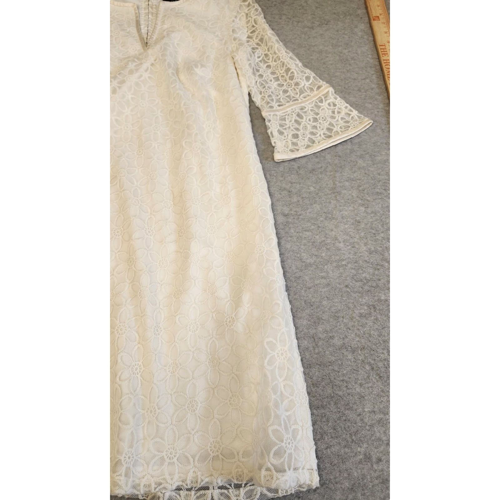 Adrianna Papell VINTAGE Adrianna Papell Dress Womens 4P Ivory Floral Lace Sheath Bell Sleeve Cocktail Size S / US 4 / IT 40 - 2 Thumbnail