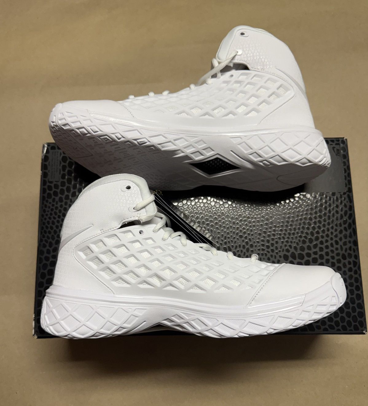 Nike Nike Zoom Air Kobe III 3 Protro Halo Men’s size 7.5 NEW! Size US 7.5 / EU 40-41 - 2 Thumbnail