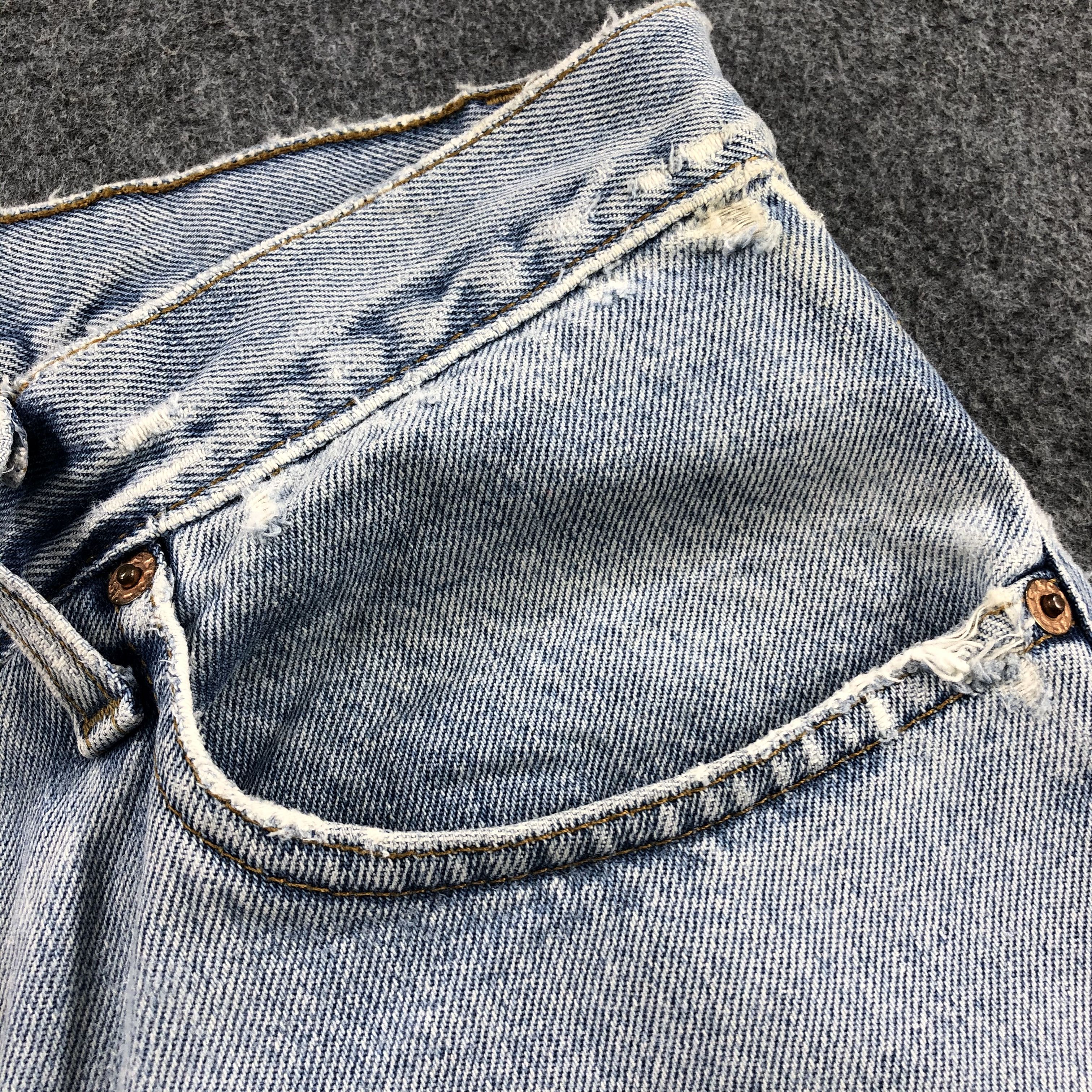 Levi's Vintage 90s Light Wash Levis 550 Jeans-J1622 Size US 33 - 13 Thumbnail