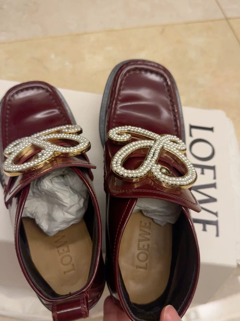 Loewe LOEWE A dark red leather flower and pearl buttoned square Size US 6.5 / IT 36.5 - 4 Thumbnail