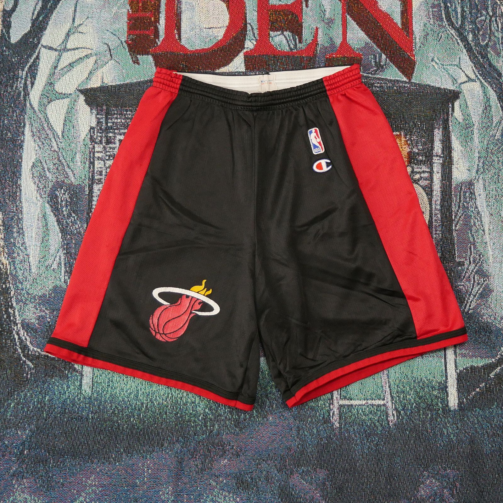 Champion × NBA × Vintage Champion Miami Heat Mesh Basketball Shorts Size Medium Size US 32 / EU 48 - 1 Thumbnail