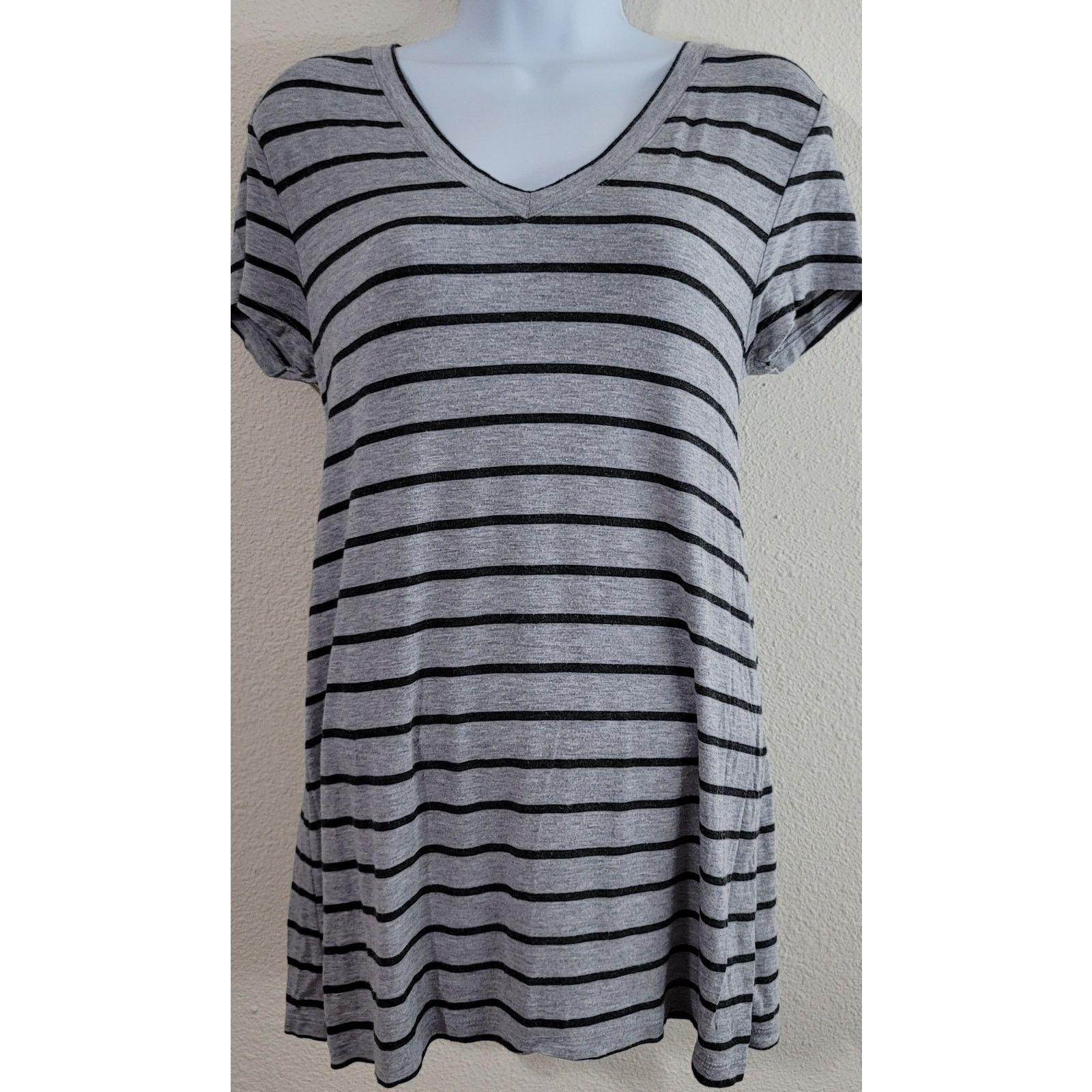 Other Zenana Outfitters Black Gray Heathered Striped Shirt Medium Size M / US 6-8 / IT 42-44 - 1 Thumbnail