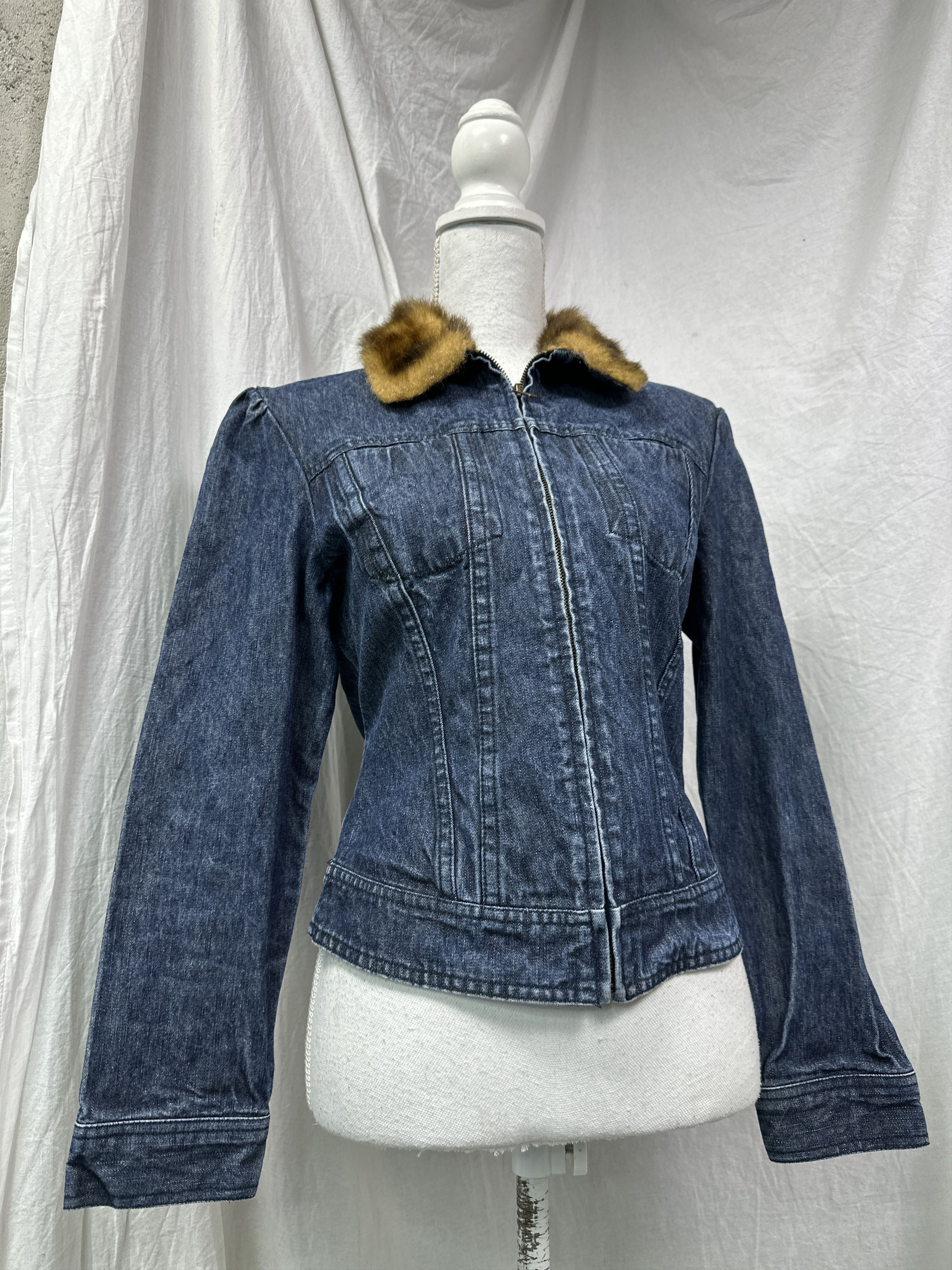 Vintage Vintage Denim Casual Faux Fur Collar Jeans Jacket 00s Size S / US 4 / IT 40 - 1 Thumbnail