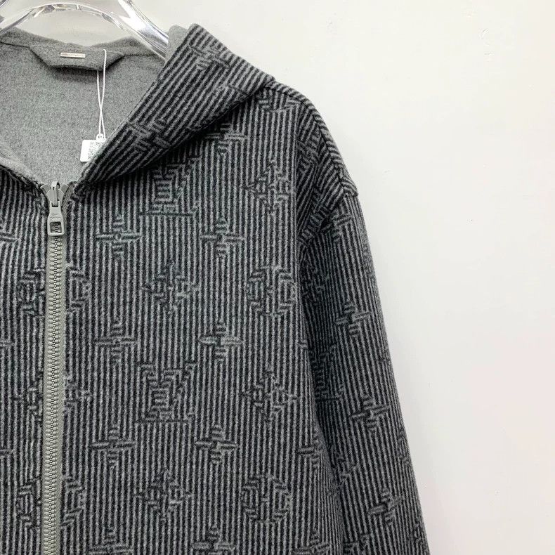 Louis Vuitton Louis Vuitton 23 grey logo embossed sheepwool reversible h Size US S / EU 44-46 / 1 - 8 Thumbnail