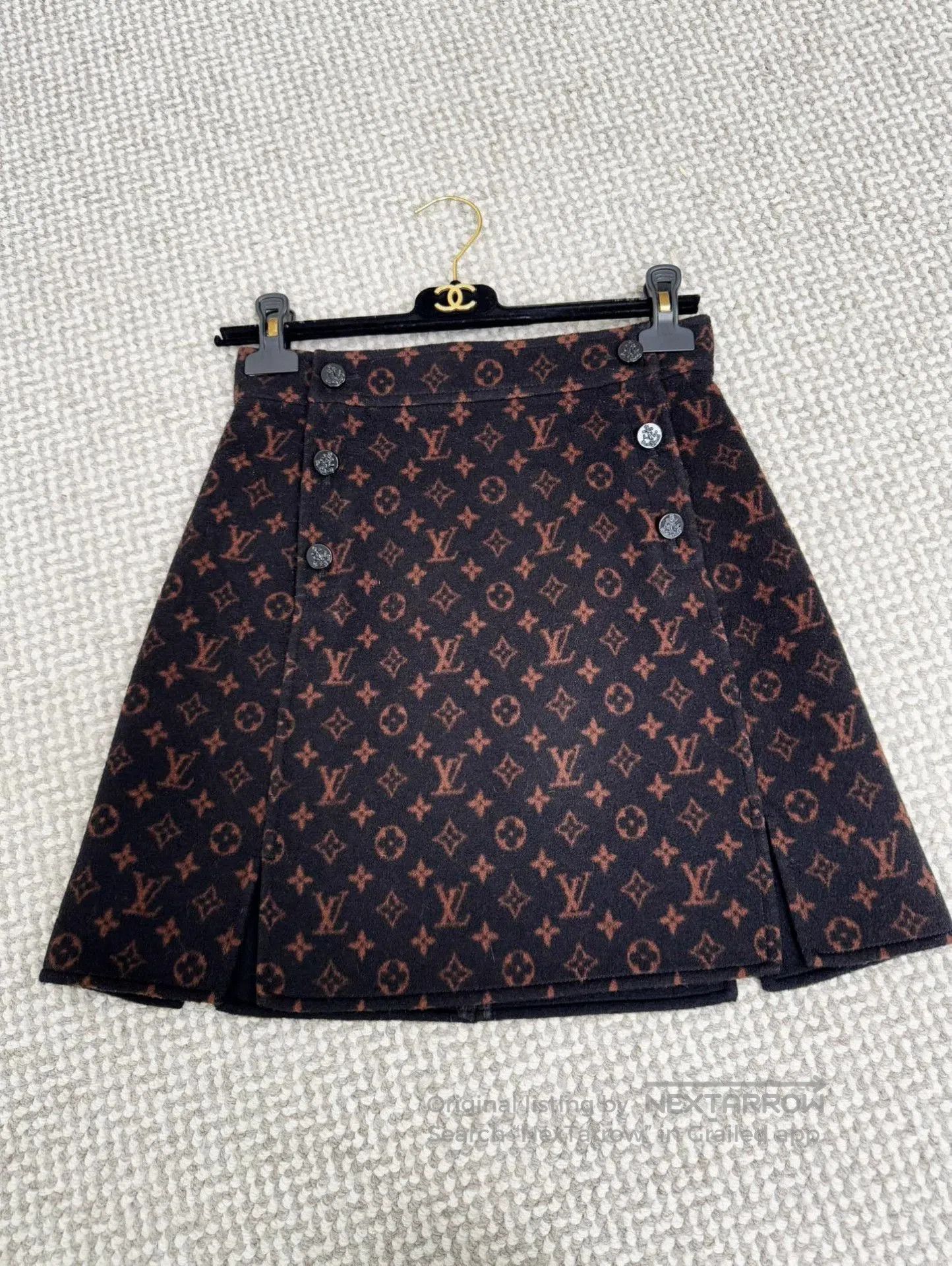 Louis Vuitton Louis Vuitton Wool Mini Skirt. Size US 34 / EU 50 - 4 Thumbnail