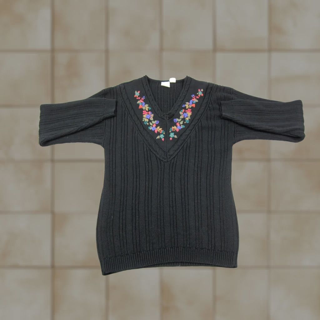 Vintage VINTAGE American Weekend Sweater Womens Medium Black Floral V-Neck Acrylic 90s Size M / US 6-8 / IT 42-44 - 1 Thumbnail